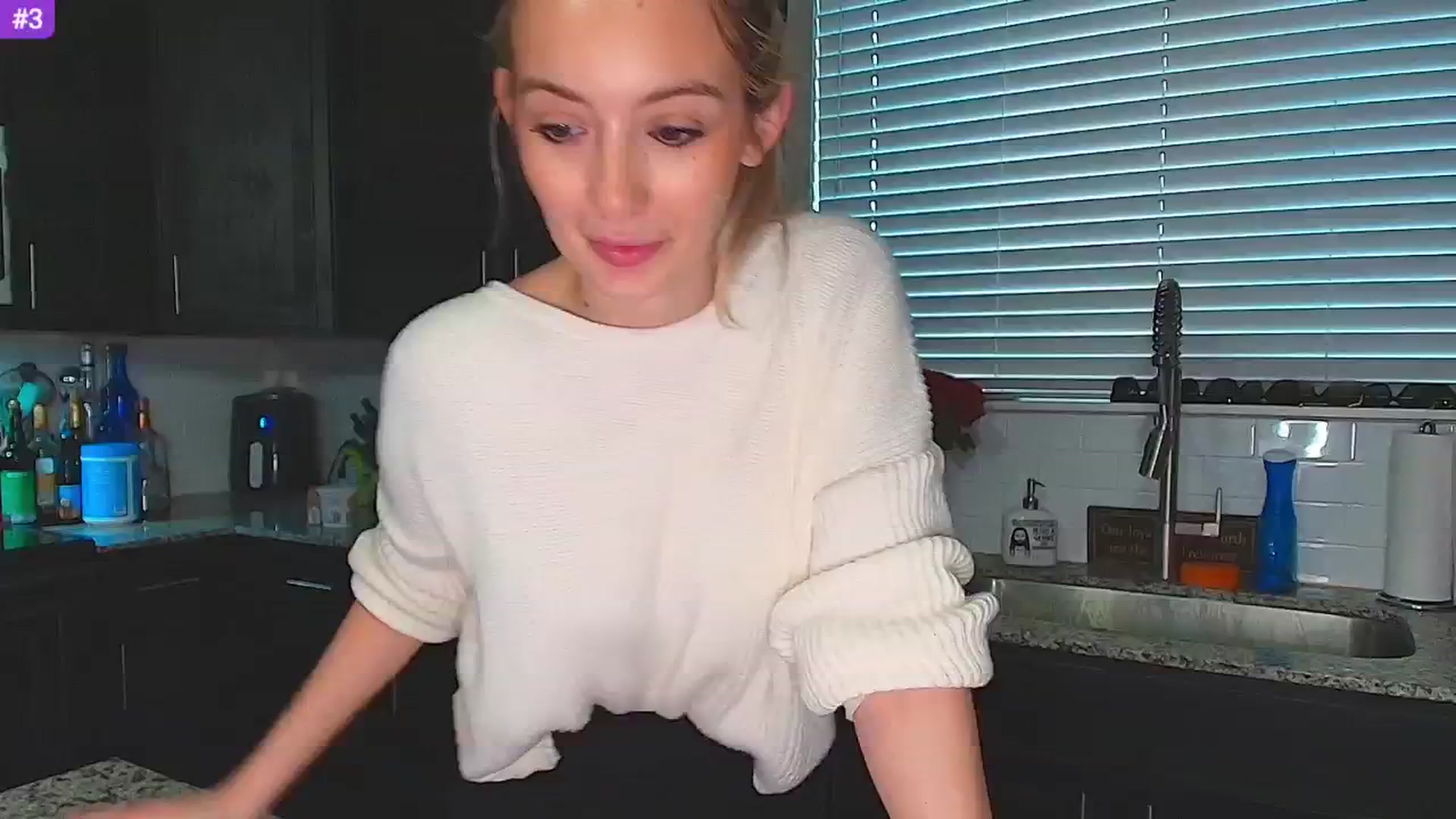 Gallery image thumbnail from Sammy_gray's myfreecams stream on, 12/30/2024, 04:35 image 8 of 20