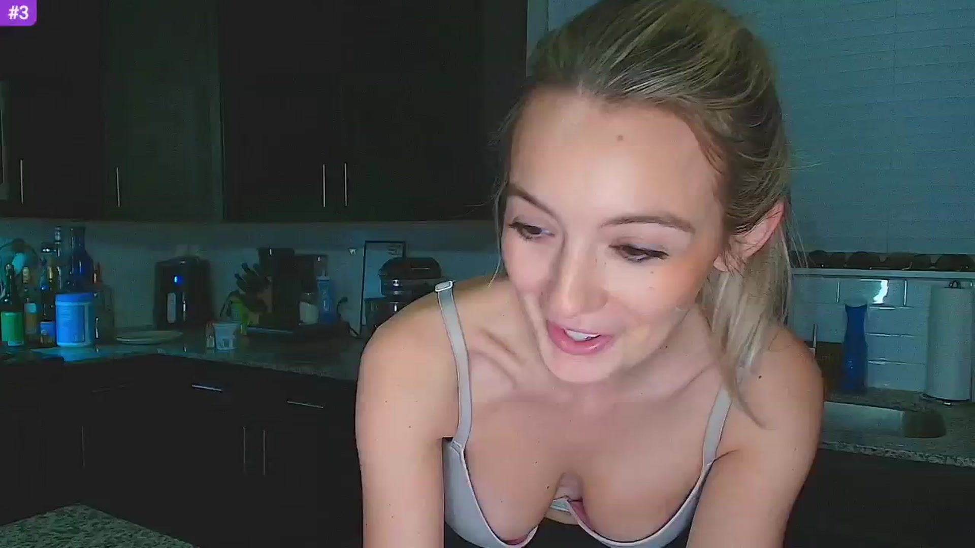 Gallery image thumbnail from Sammy_gray's myfreecams stream on, 12/30/2024, 04:35 image 10 of 20