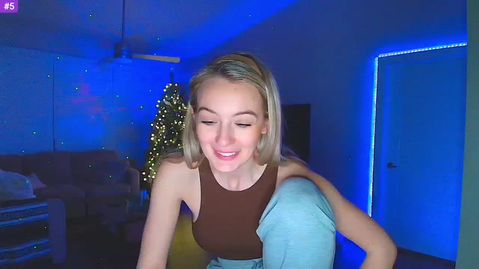 Gallery image thumbnail from Sammy_gray's myfreecams stream on, 01/08/2025, 01:58 image 11 of 20