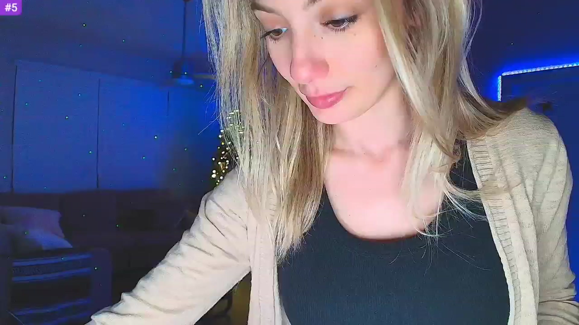 Gallery image thumbnail from Sammy_gray's myfreecams stream on, 01/14/2025, 04:46 image 3 of 20