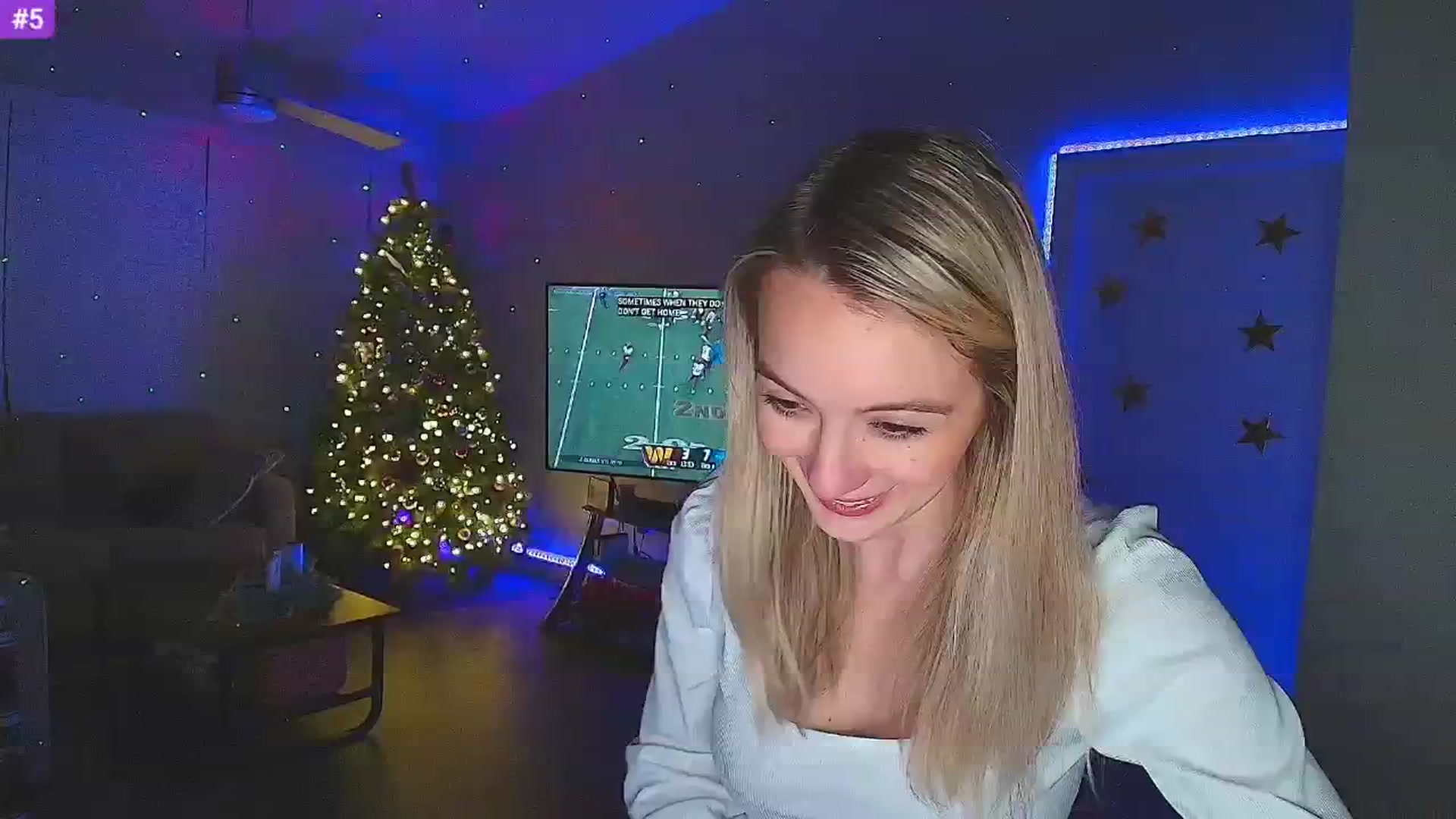 Gallery image thumbnail from Sammy_gray's myfreecams stream on, 01/19/2025, 04:32 image 1 of 20