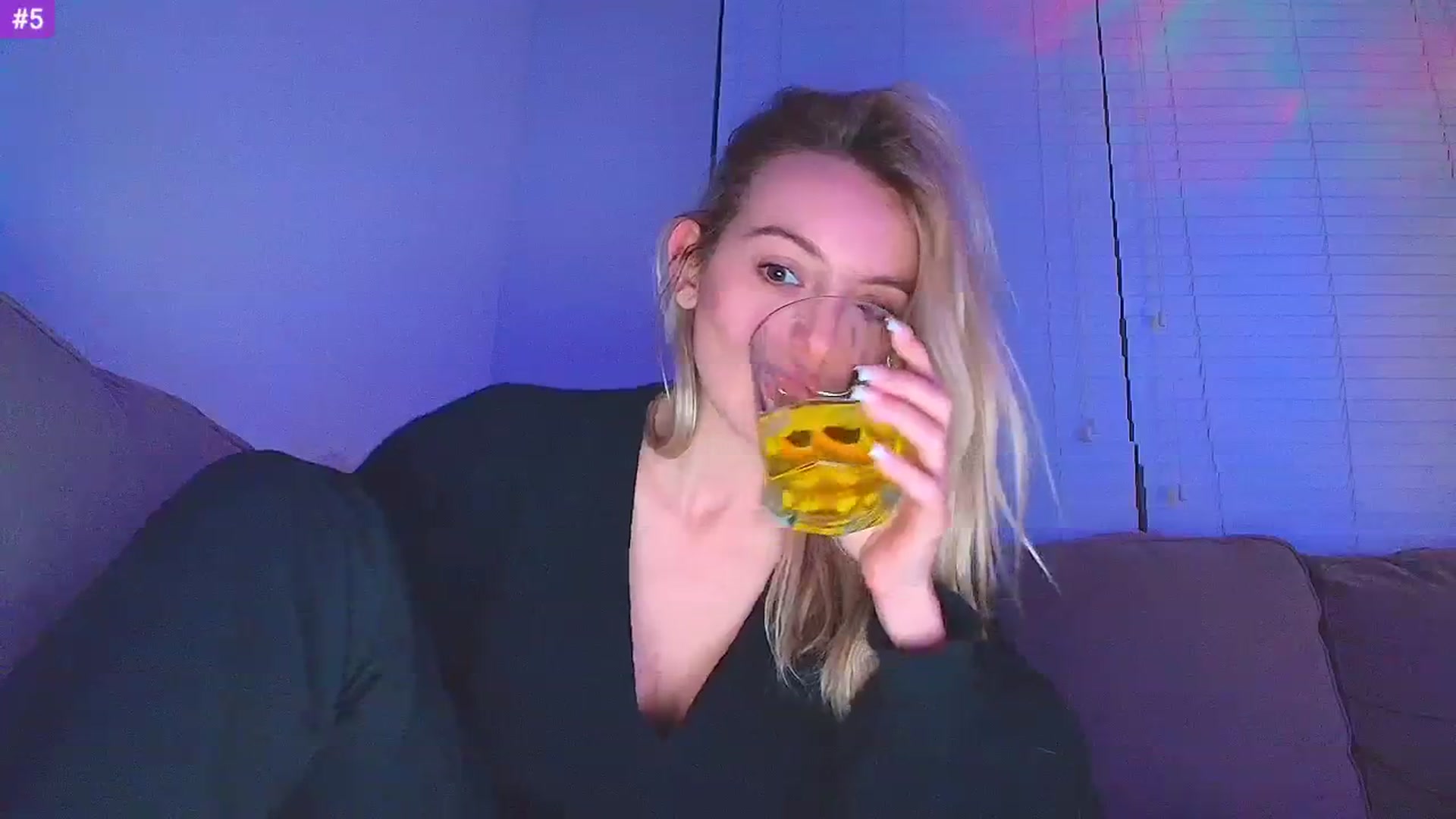 Gallery image thumbnail from Sammy_gray's myfreecams stream on, 01/20/2025, 07:24 image 9 of 20