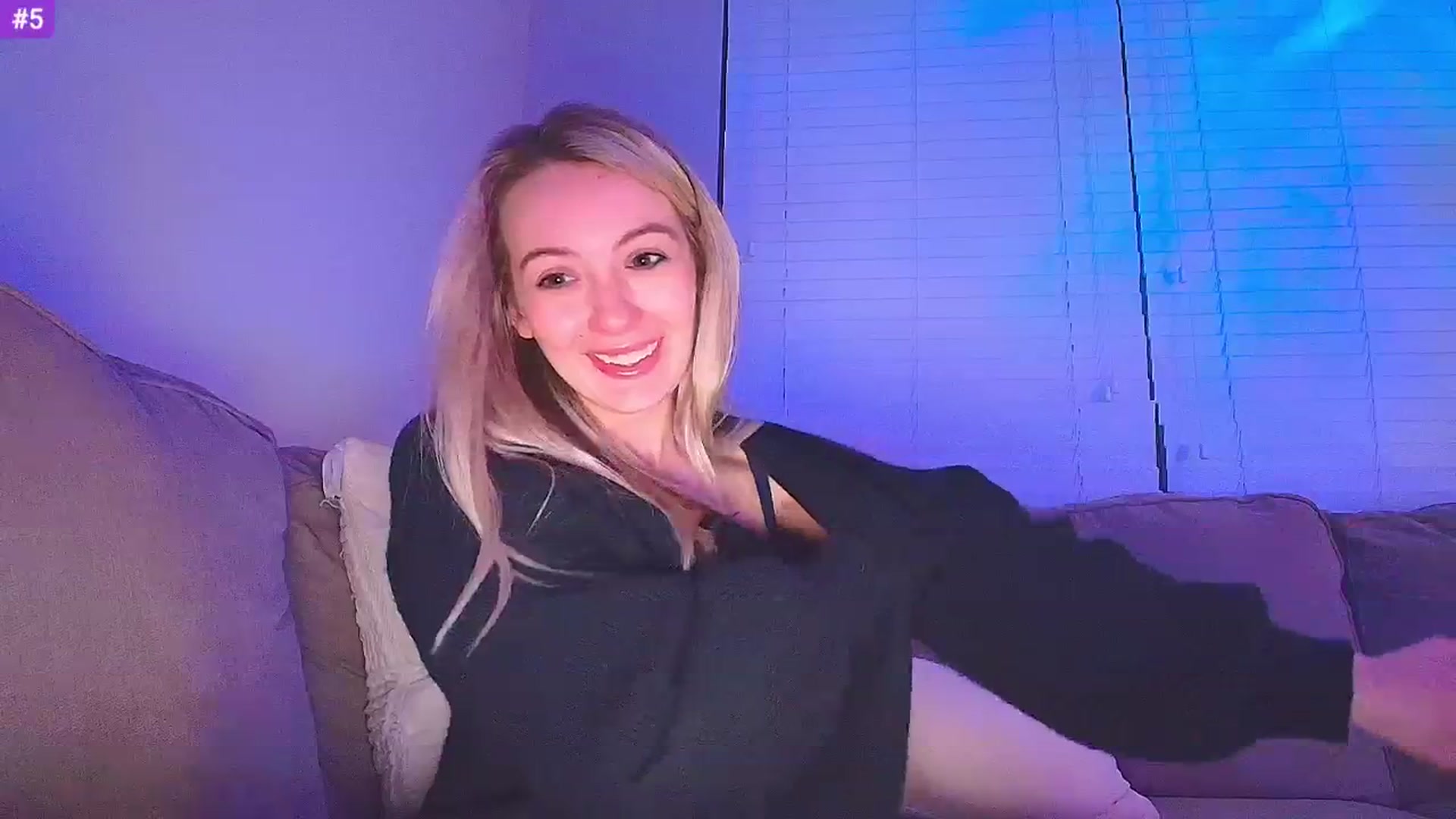 Gallery image thumbnail from Sammy_gray's myfreecams stream on, 01/20/2025, 07:24 image 8 of 20
