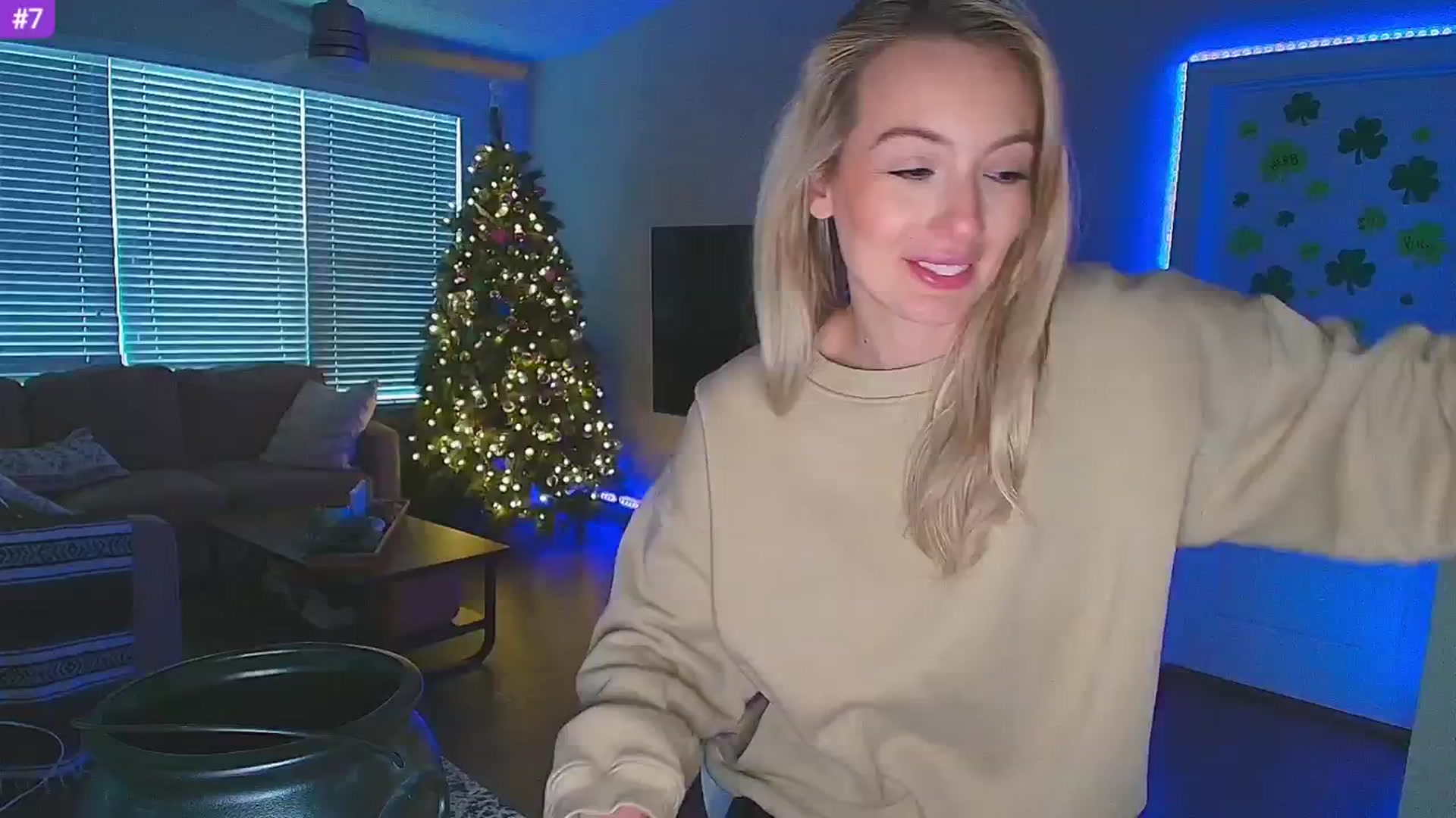 Gallery image thumbnail from Sammy_gray's myfreecams stream on, 03/17/2025, 01:13 image 12 of 20