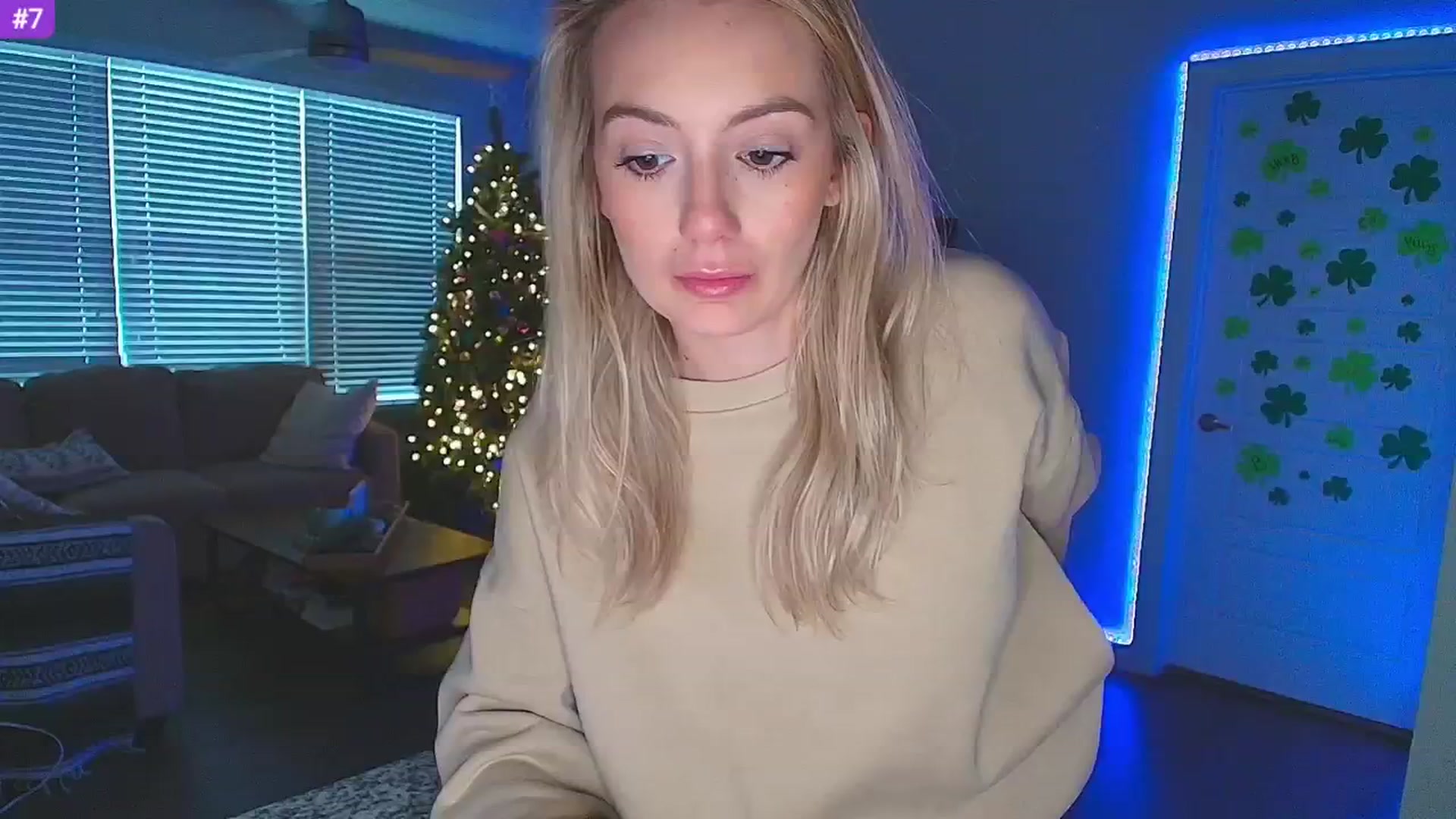 Gallery image thumbnail from Sammy_gray's myfreecams stream on, 03/17/2025, 01:13 image 6 of 20