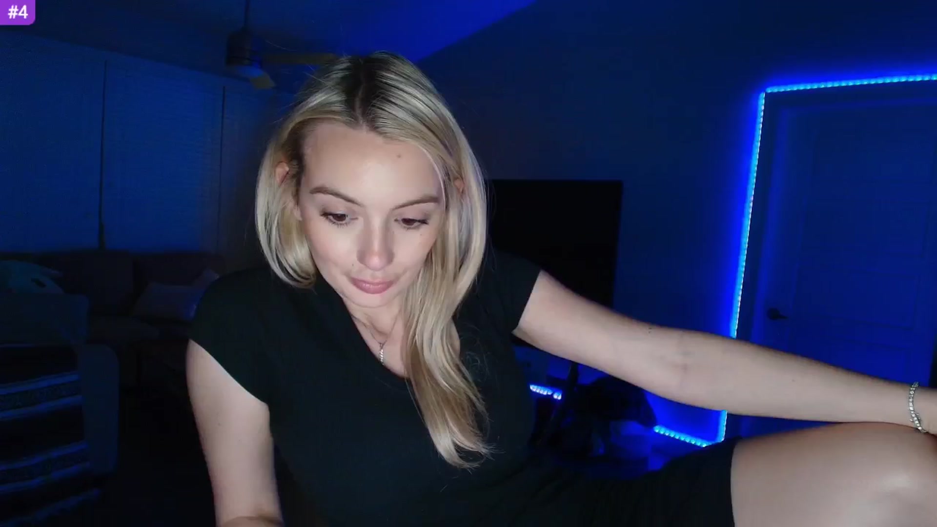 Gallery image thumbnail from Sammy_gray's myfreecams stream on, 04/11/2025, 06:35 image 17 of 20