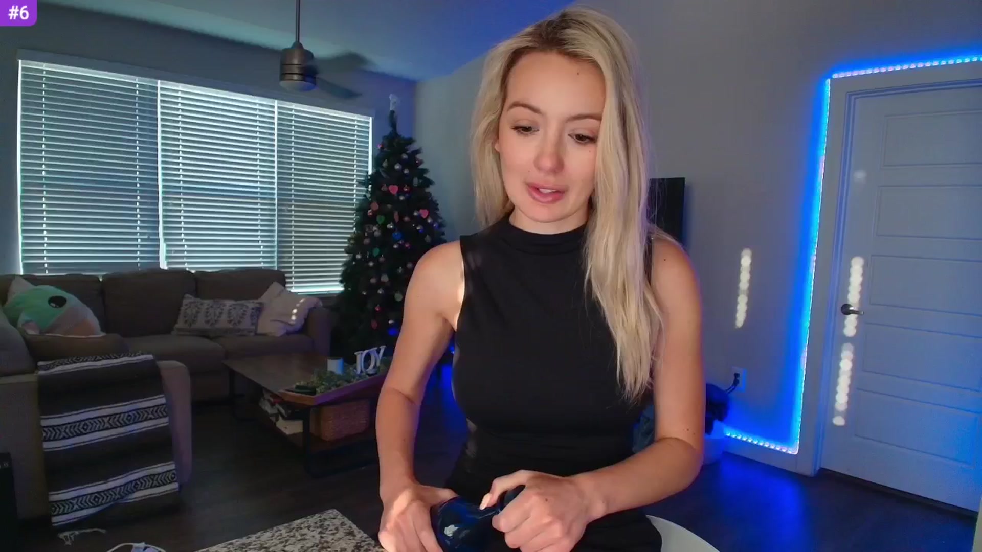 Gallery image thumbnail from Sammy_gray's myfreecams stream on, 04/29/2025, 04:49 image 2 of 20