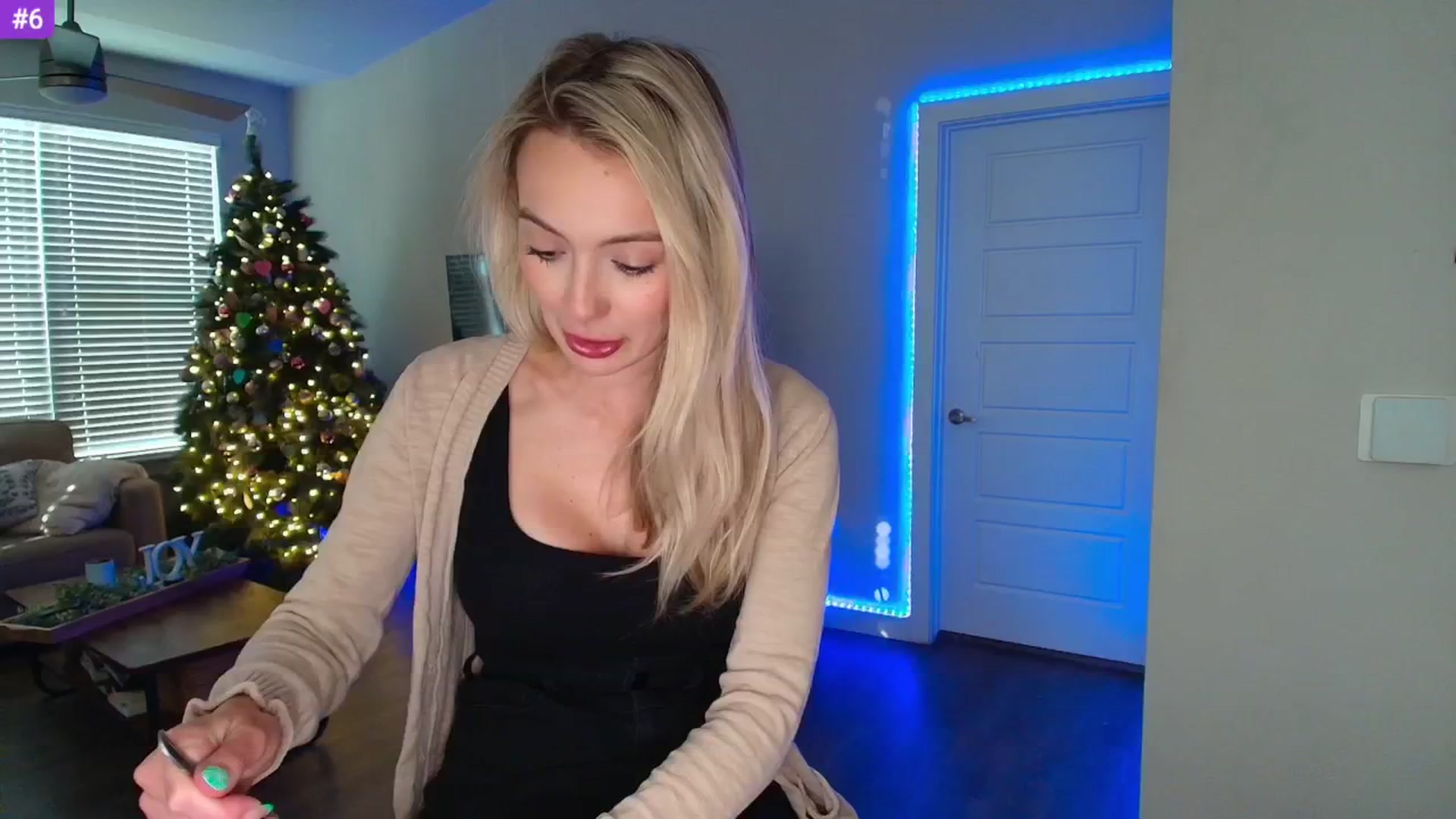 Gallery image thumbnail from Sammy_gray's myfreecams stream on, 05/01/2025, 04:08 image 3 of 20