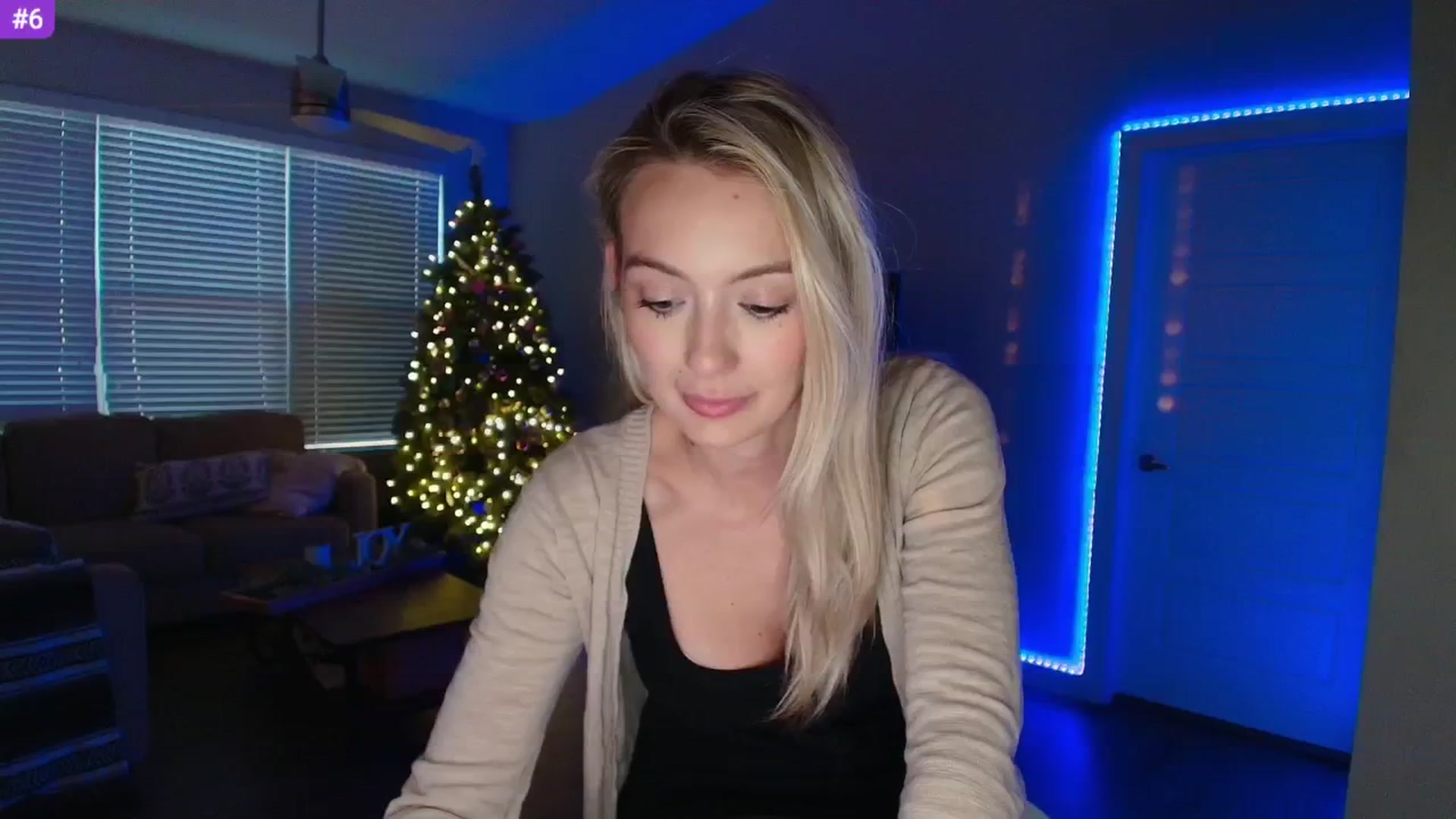Gallery image thumbnail from Sammy_gray's myfreecams stream on, 05/01/2025, 04:08 image 9 of 20