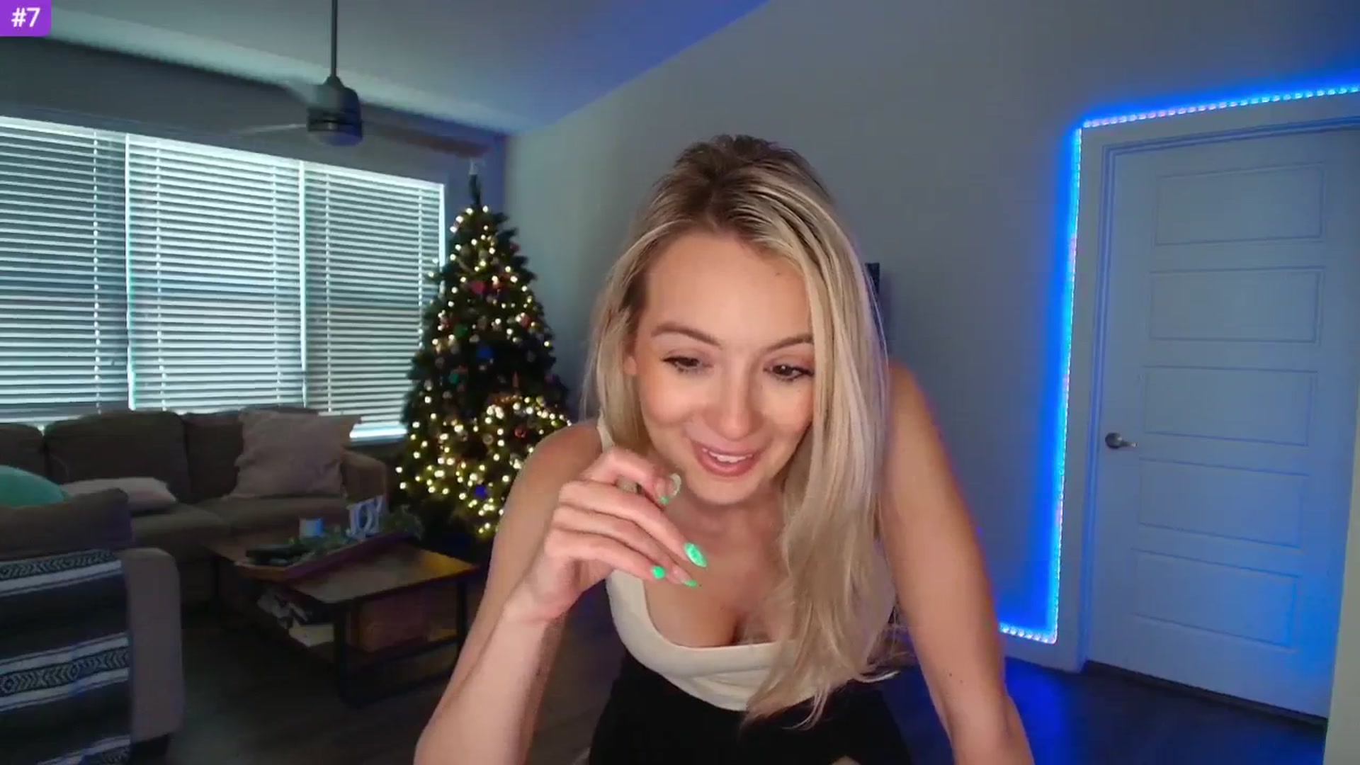 Gallery image thumbnail from Sammy_gray's myfreecams stream on, 05/10/2025, 01:24 image 4 of 20