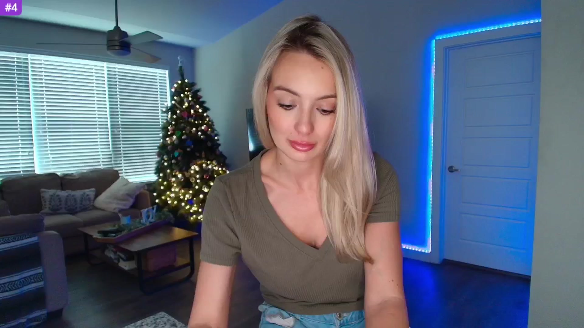Gallery image thumbnail from Sammy_gray's myfreecams stream on, 05/13/2025, 24:00 image 15 of 20