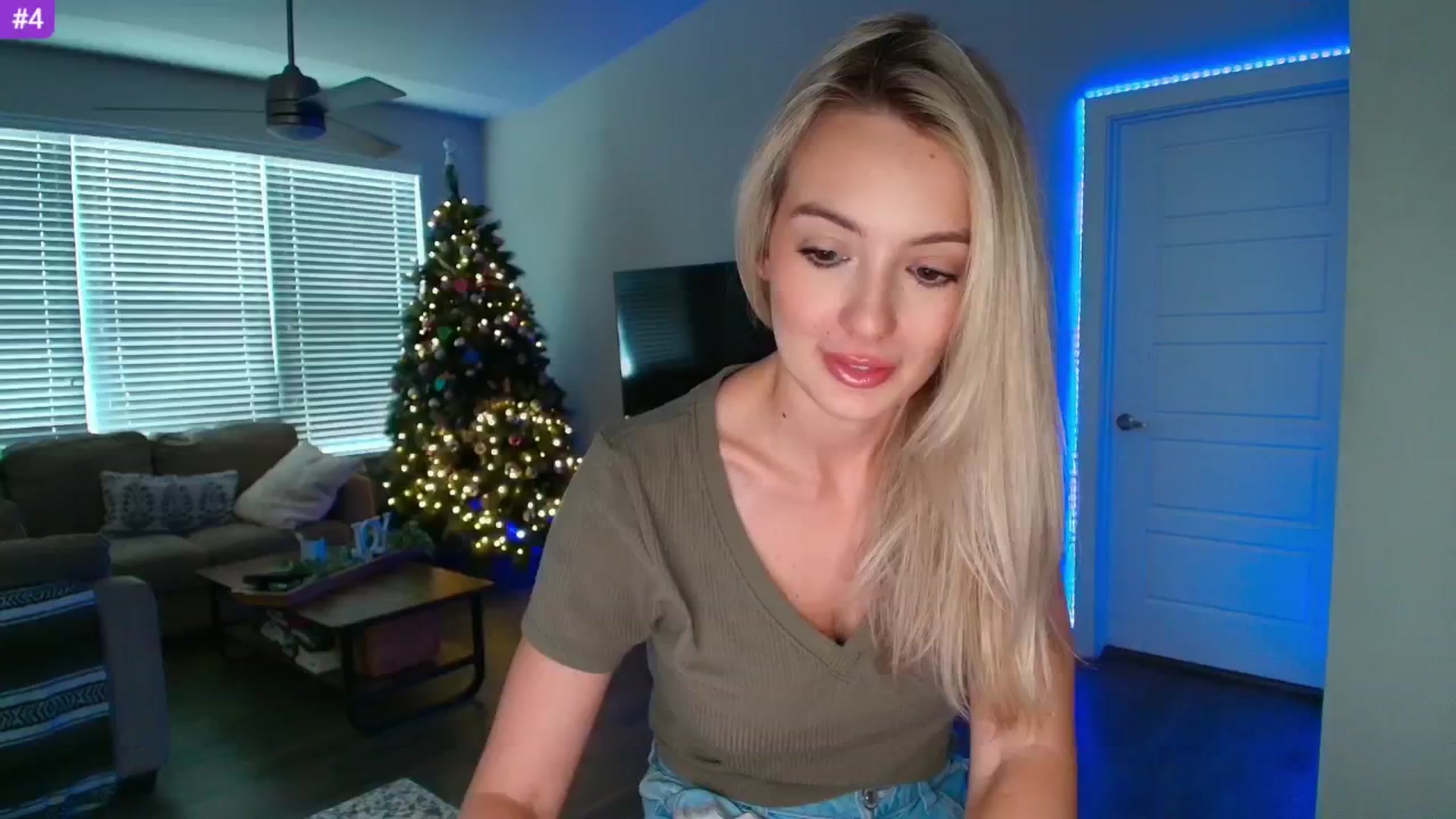 Gallery image thumbnail from Sammy_gray's myfreecams stream on, 05/13/2025, 24:00 image 13 of 20