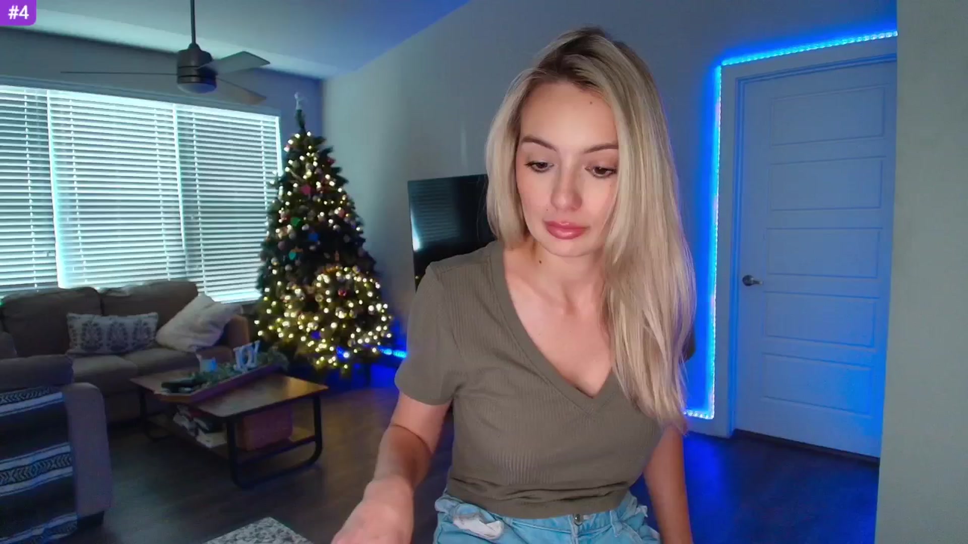 Gallery image thumbnail from Sammy_gray's myfreecams stream on, 05/13/2025, 24:00 image 16 of 20