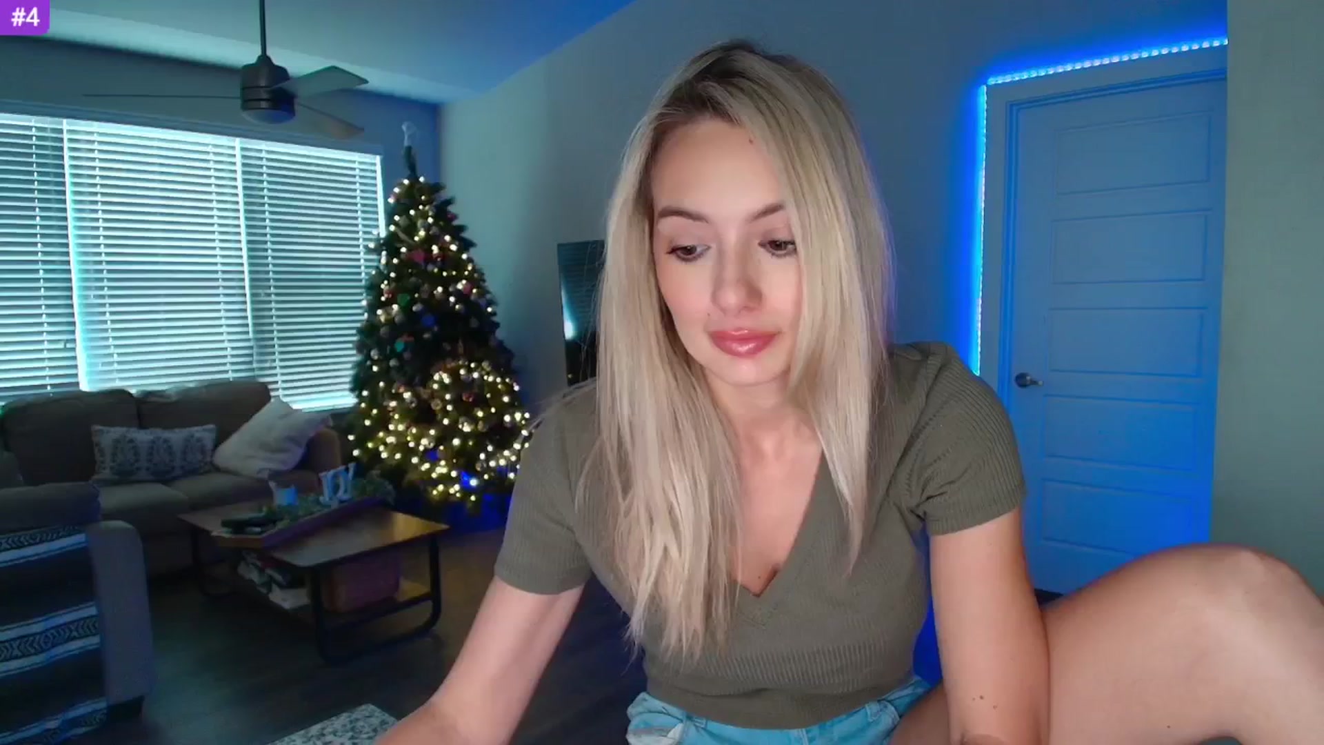 Gallery image thumbnail from Sammy_gray's myfreecams stream on, 05/13/2025, 24:00 image 6 of 20