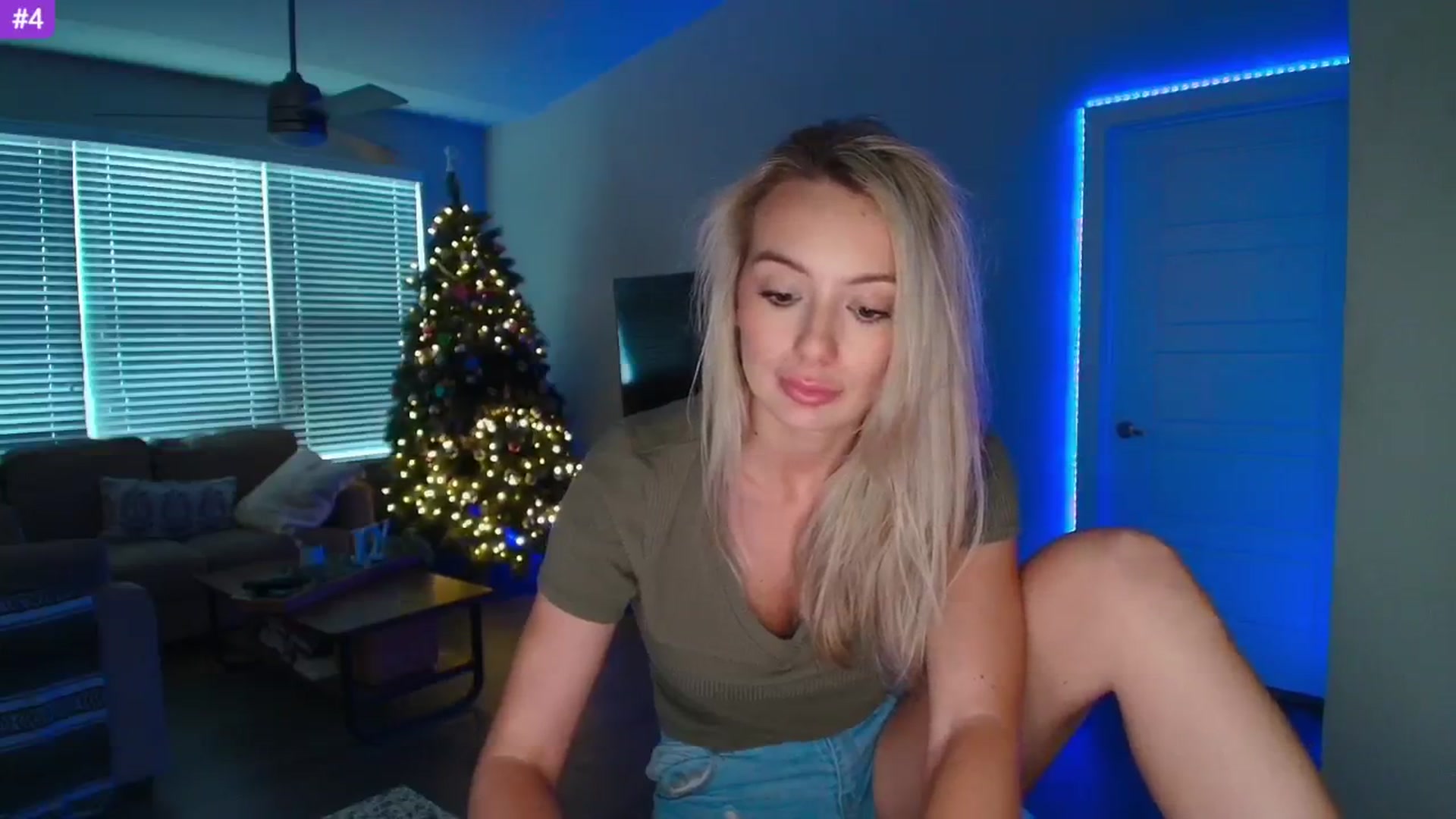 Gallery image thumbnail from Sammy_gray's myfreecams stream on, 05/13/2025, 01:21 image 13 of 20