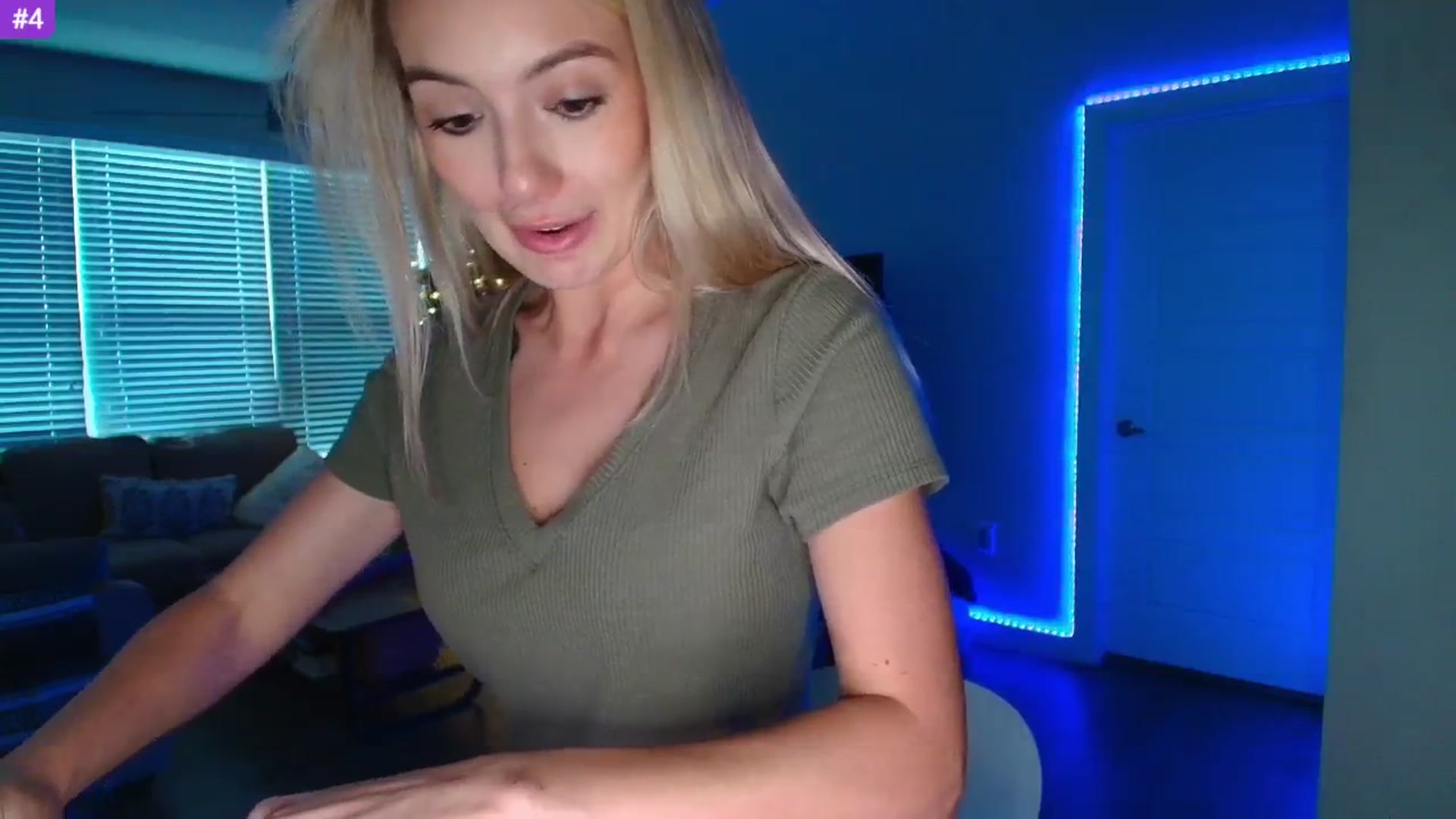 Gallery image thumbnail from Sammy_gray's myfreecams stream on, 05/13/2025, 01:21 image 17 of 20