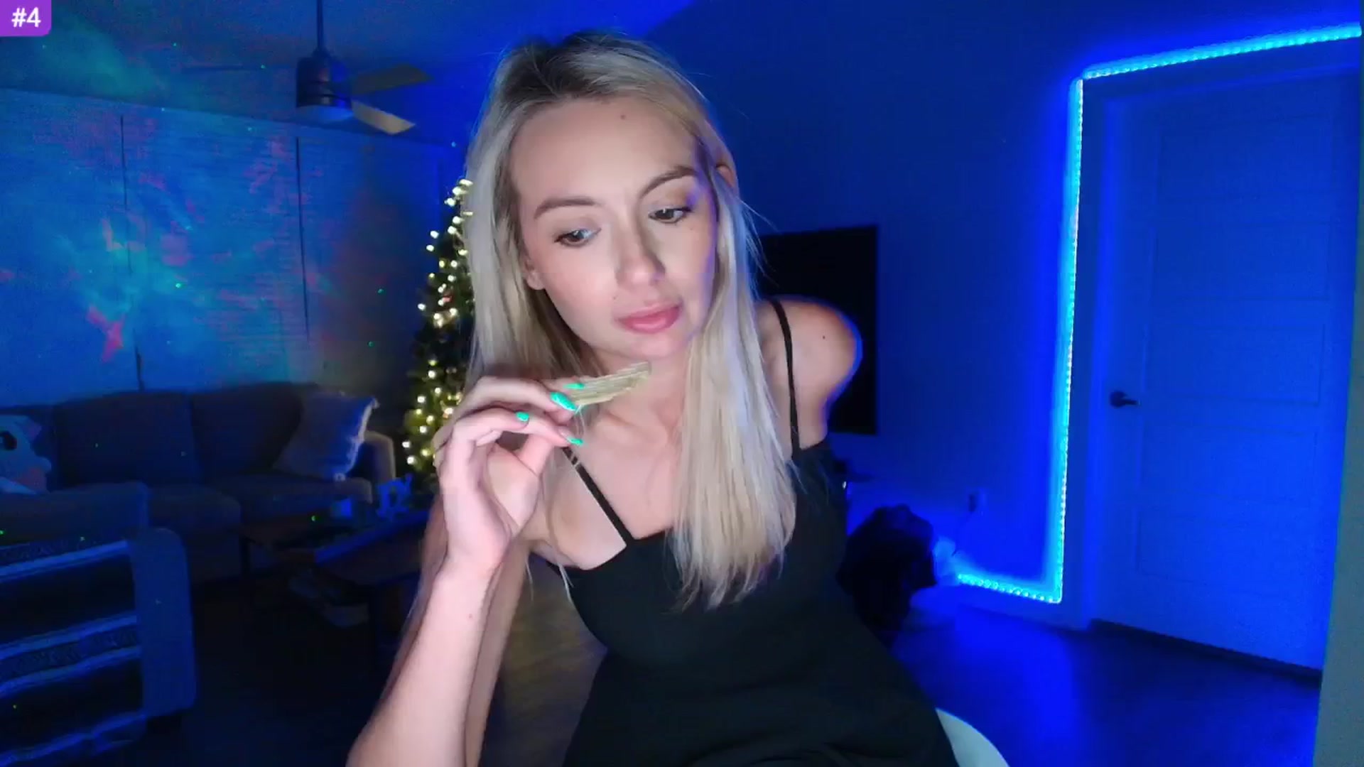 Gallery image thumbnail from Sammy_gray's myfreecams stream on, 05/16/2025, 05:07 image 8 of 20