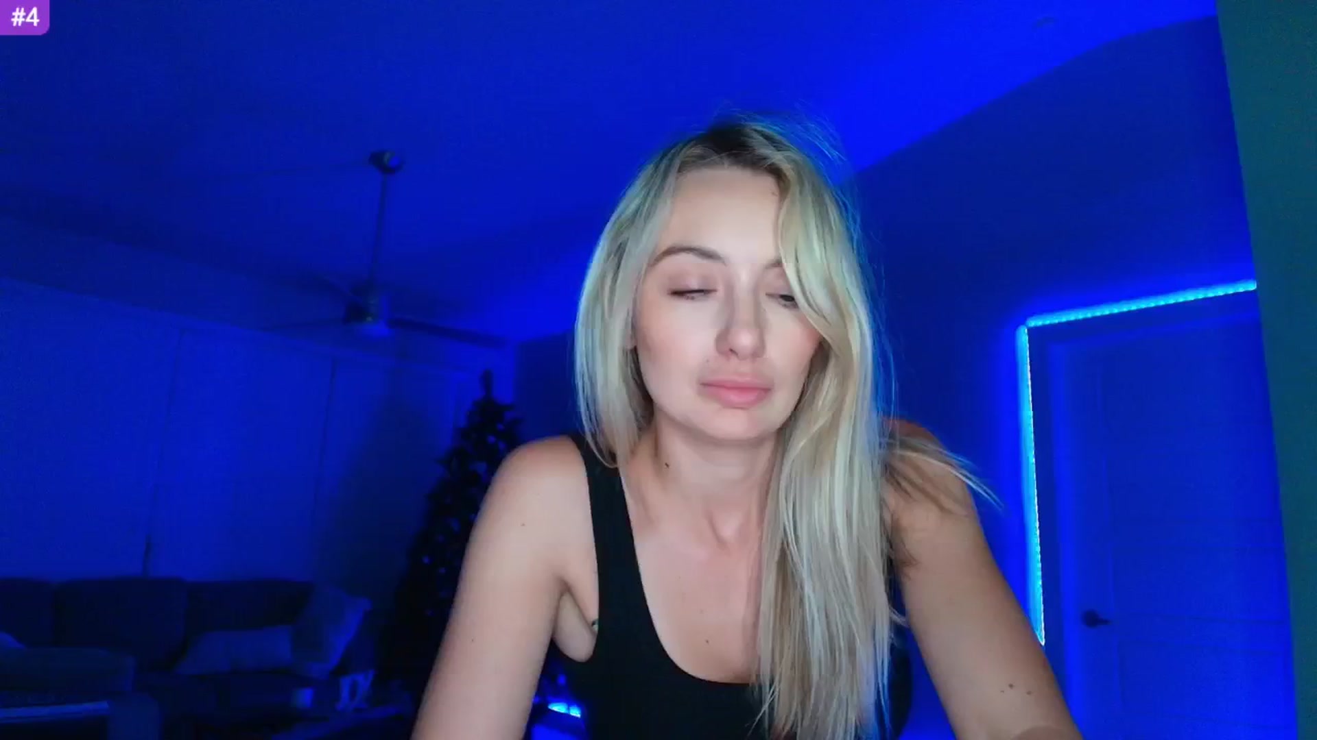 Gallery image thumbnail from Sammy_gray's myfreecams stream on, 05/19/2025, 04:13 image 16 of 20