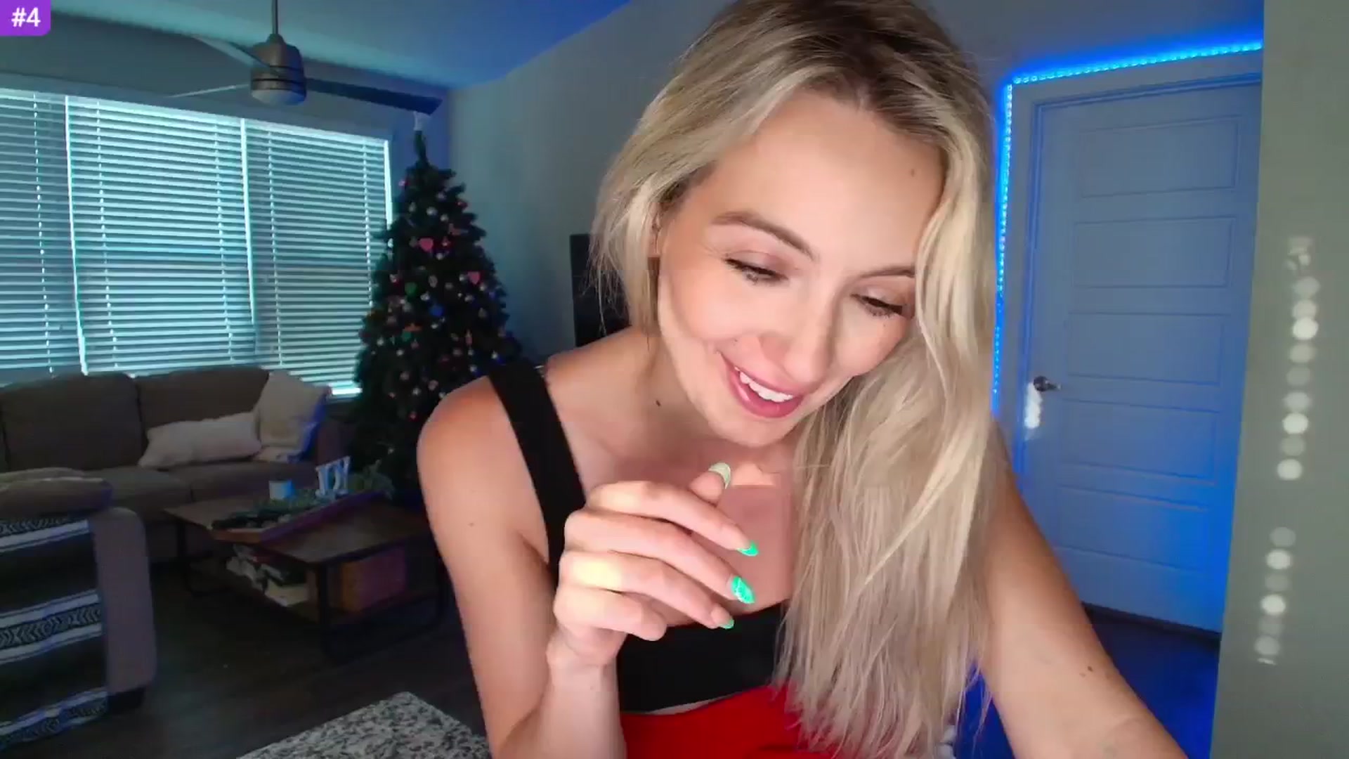 Gallery image thumbnail from Sammy_gray's myfreecams stream on, 05/19/2025, 04:13 image 4 of 20