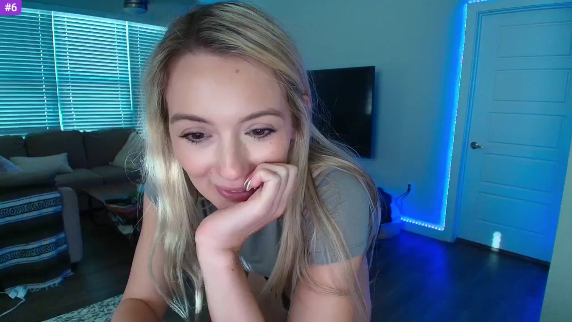 Gallery image thumbnail from Sammy_gray's myfreecams stream on, 05/25/2025, 01:20 image 18 of 20