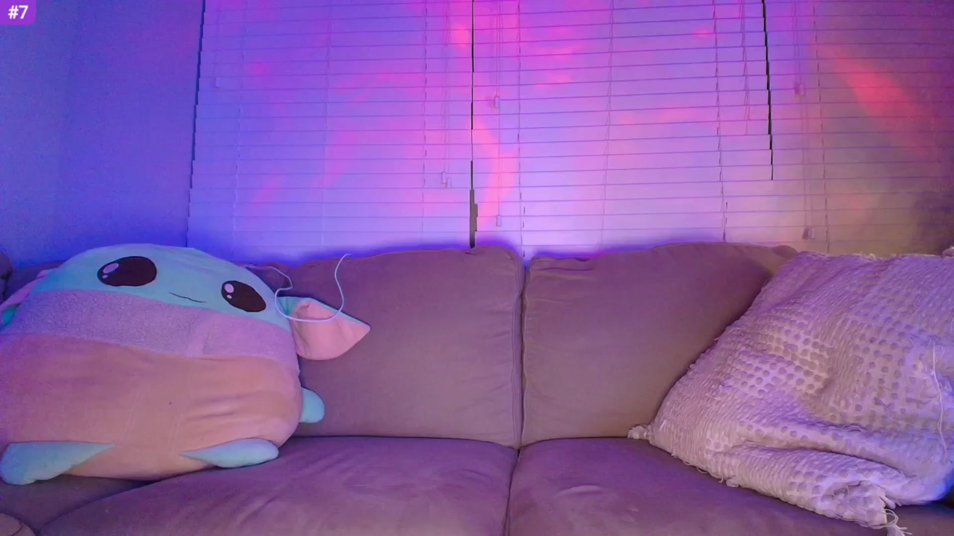 Gallery image thumbnail from Sammy_gray's myfreecams stream on, 05/27/2025, 05:25 image 18 of 20