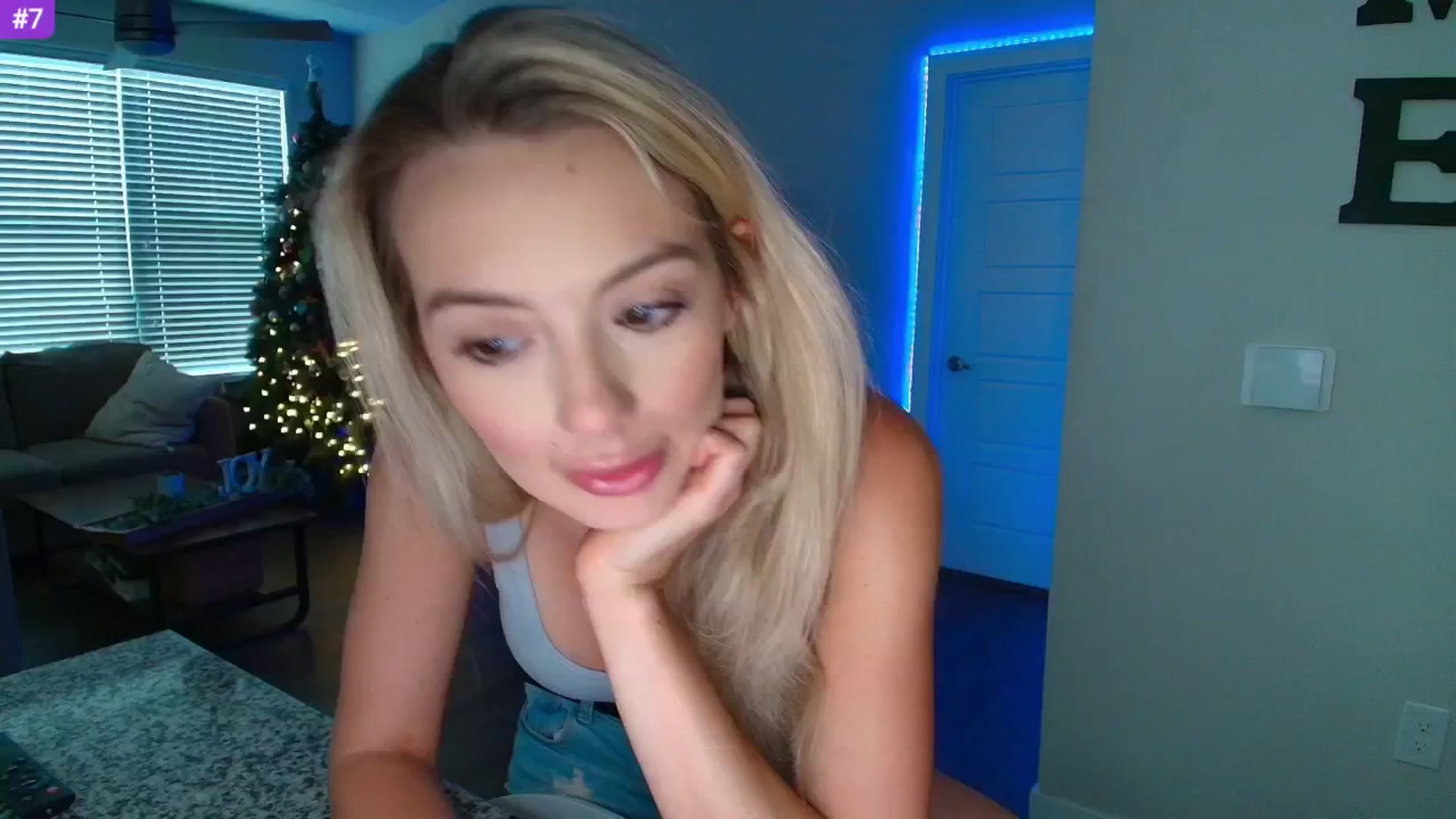 Gallery image thumbnail from Sammy_gray's myfreecams stream on, 05/28/2025, 24:01 image 1 of 20