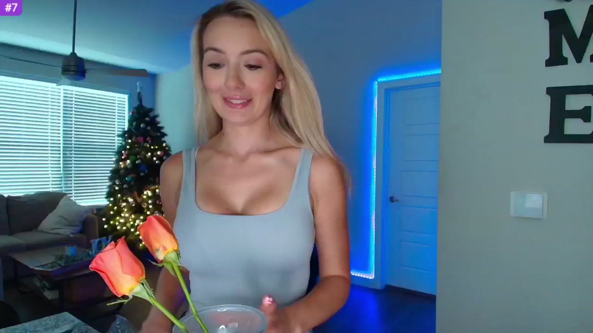 Gallery image thumbnail from Sammy_gray's myfreecams stream on, 05/28/2025, 24:01 image 12 of 20