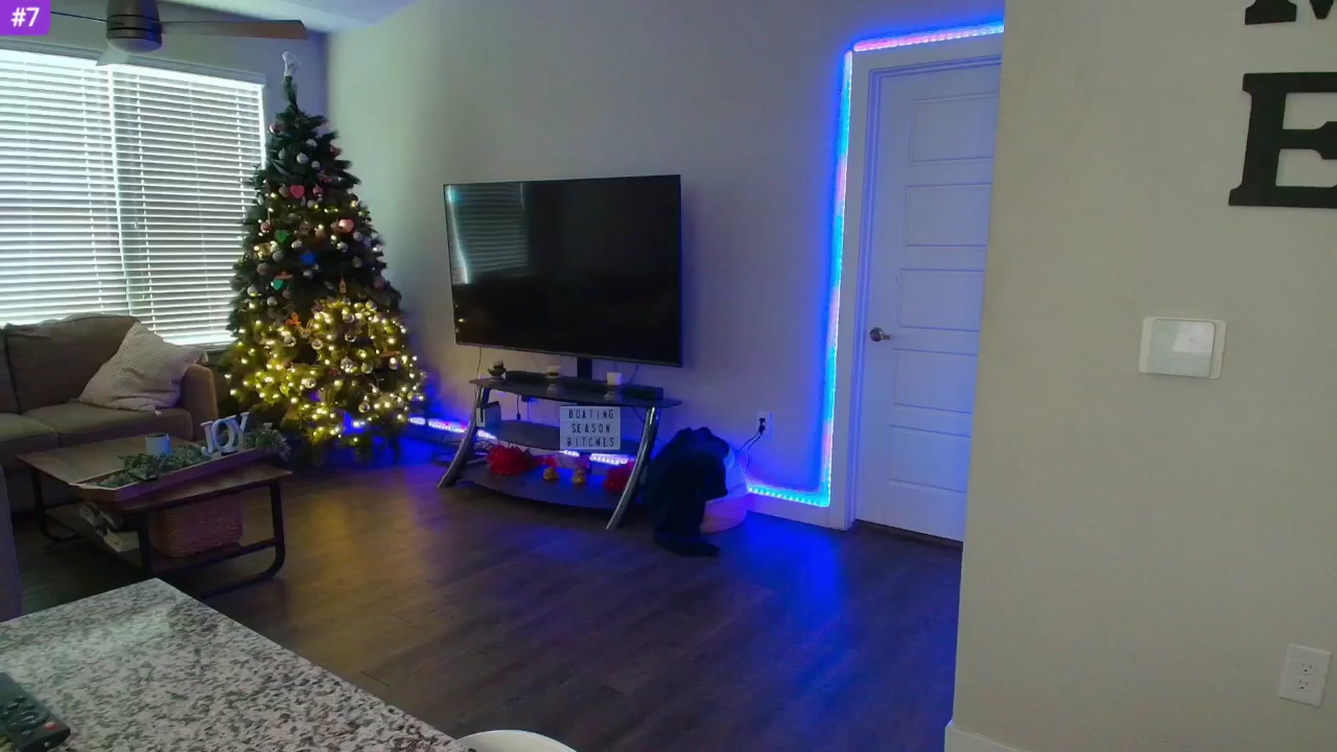 Gallery image thumbnail from Sammy_gray's myfreecams stream on, 05/28/2025, 24:01 image 4 of 20