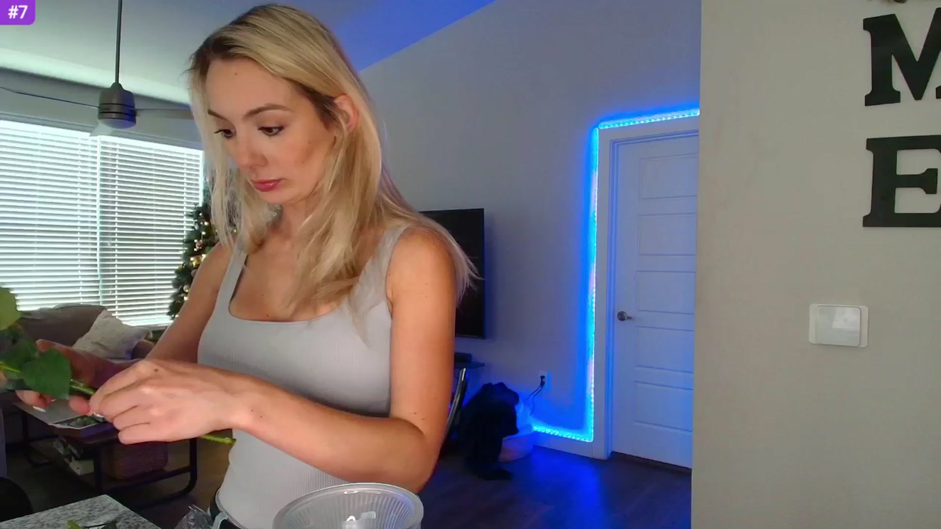 Gallery image thumbnail from Sammy_gray's myfreecams stream on, 05/28/2025, 24:01 image 10 of 20