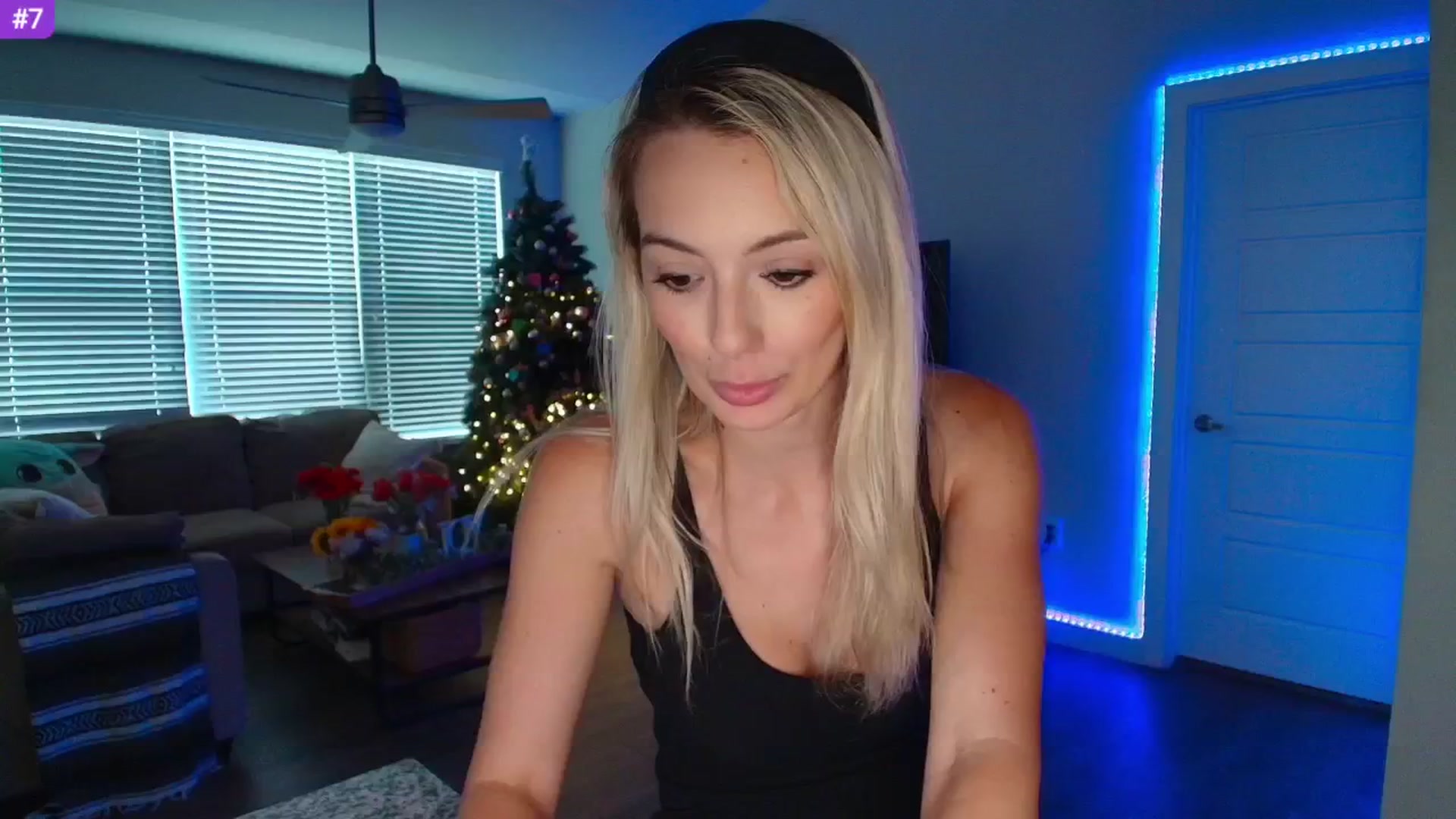 Gallery image thumbnail from Sammy_gray's myfreecams stream on, 05/28/2025, 23:03 image 12 of 20