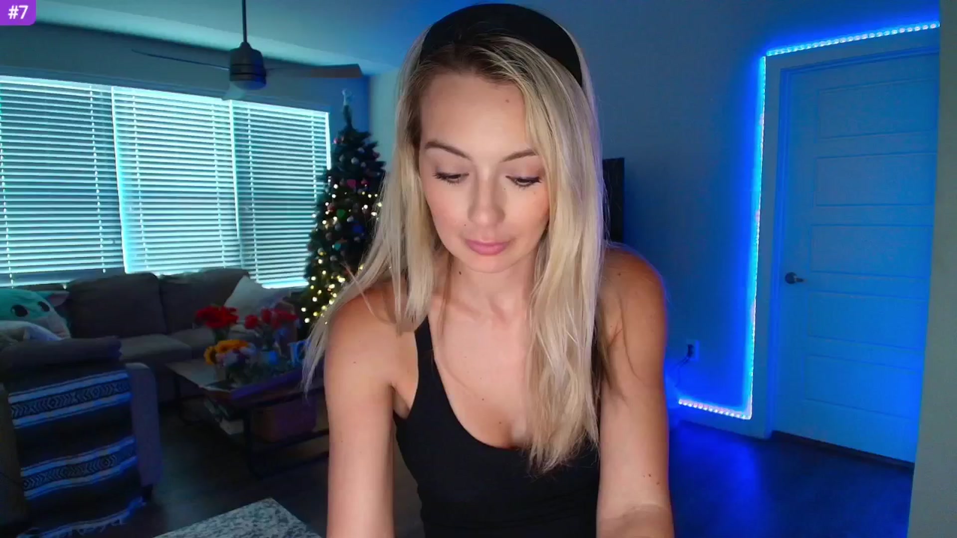 Gallery image thumbnail from Sammy_gray's myfreecams stream on, 05/28/2025, 23:03 image 10 of 20