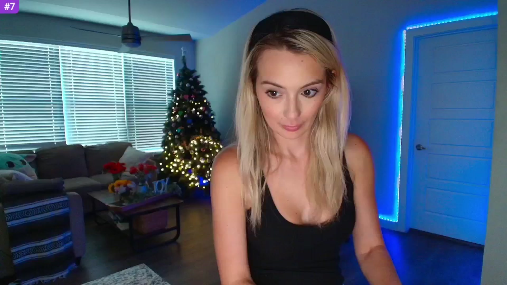 Gallery image thumbnail from Sammy_gray's myfreecams stream on, 05/28/2025, 23:03 image 7 of 20