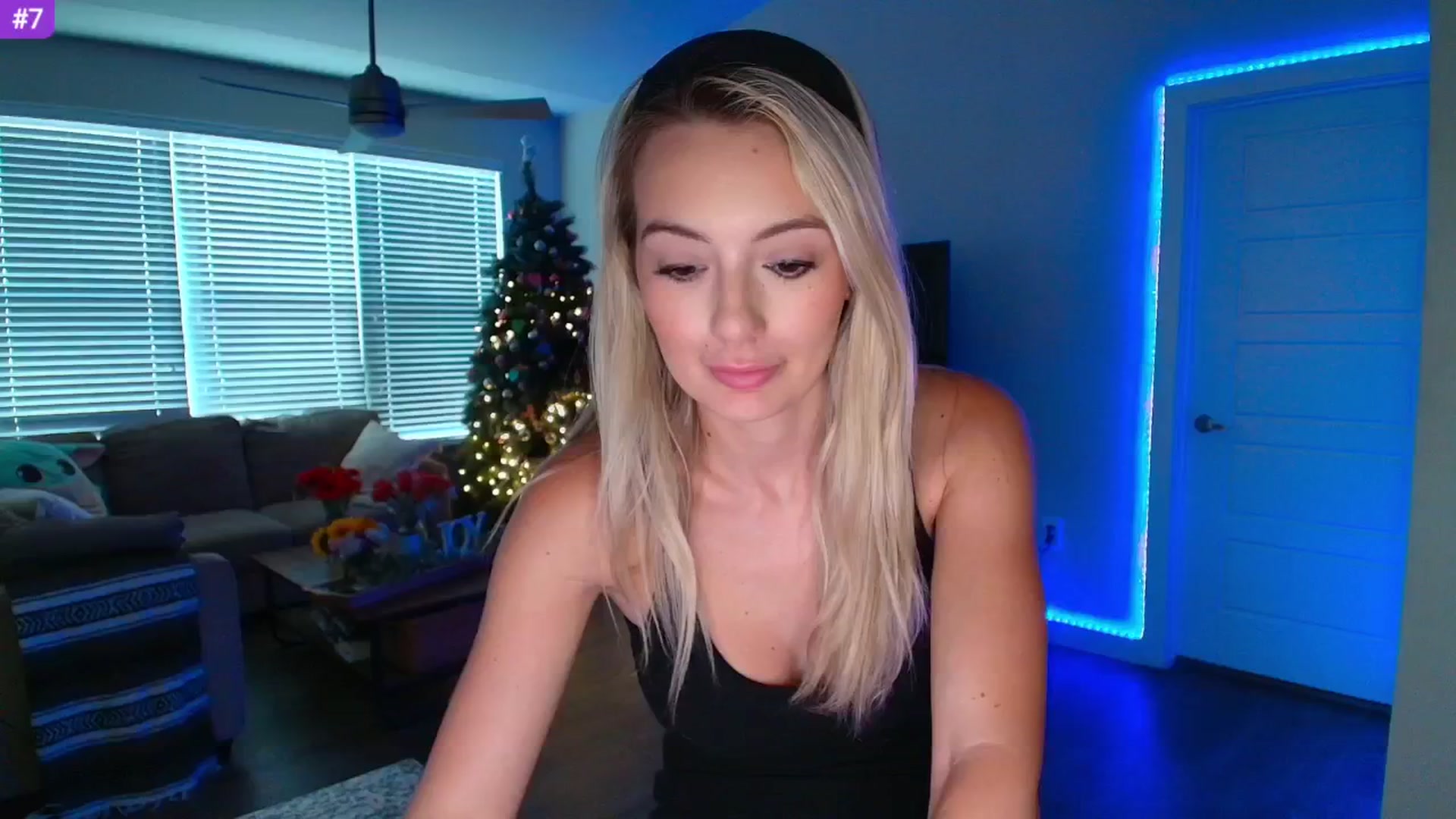 Gallery image thumbnail from Sammy_gray's myfreecams stream on, 05/28/2025, 23:03 image 20 of 20