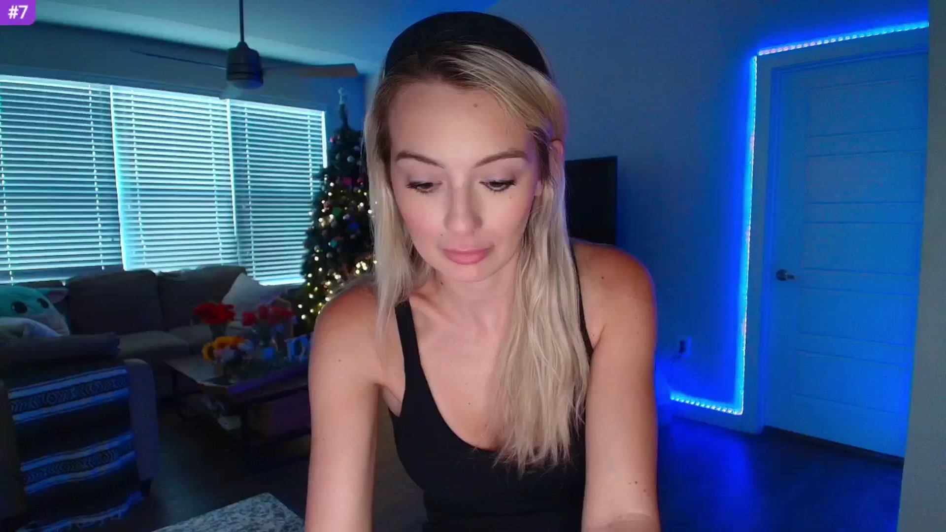 Gallery image thumbnail from Sammy_gray's myfreecams stream on, 05/28/2025, 23:03 image 13 of 20