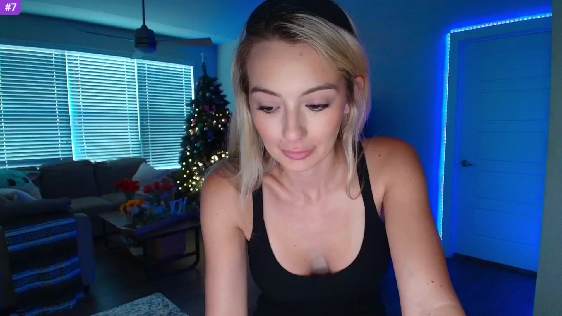 Gallery image thumbnail from Sammy_gray's myfreecams stream on, 05/28/2025, 23:03 image 14 of 20
