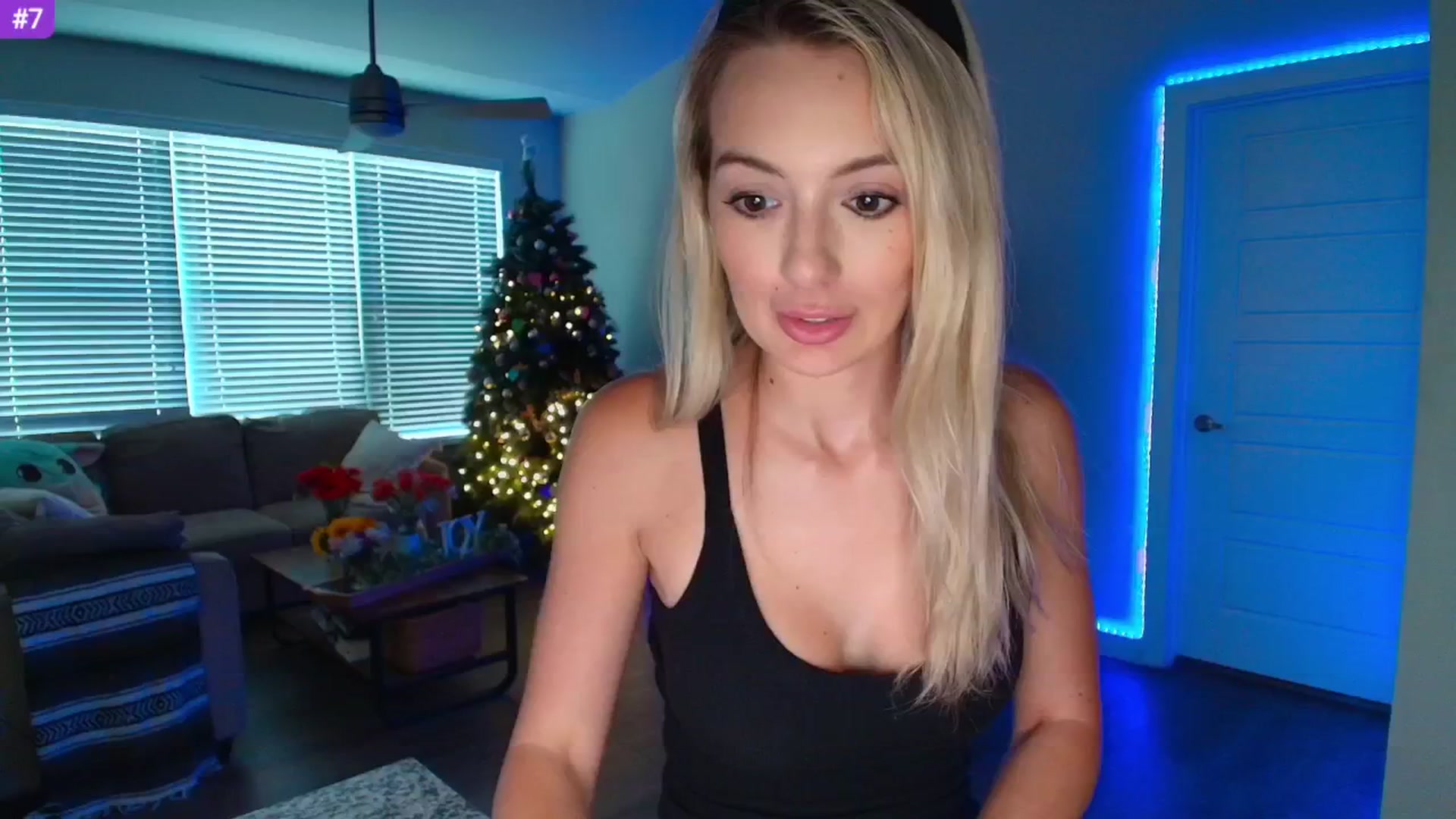 Gallery image thumbnail from Sammy_gray's myfreecams stream on, 05/28/2025, 23:03 image 9 of 20