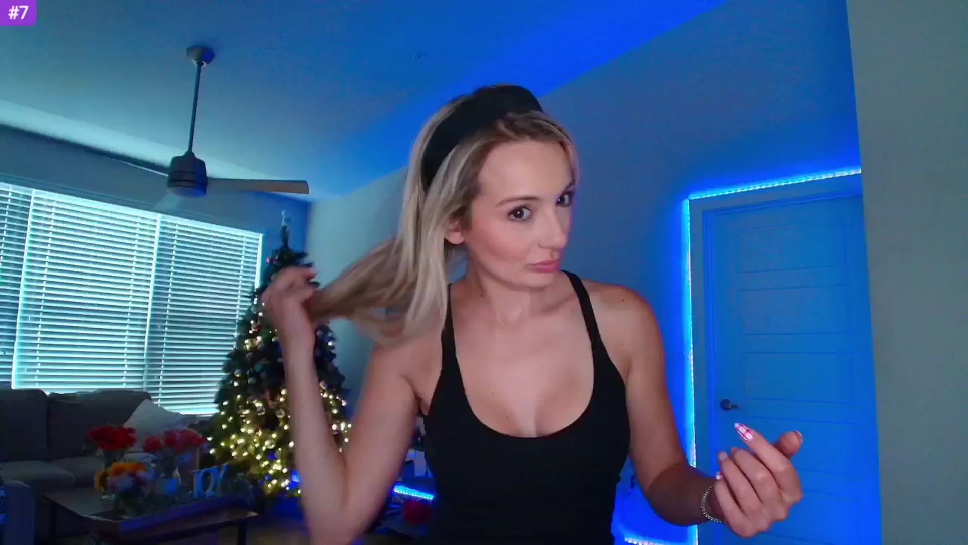 Gallery image thumbnail from Sammy_gray's myfreecams stream on, 05/29/2025, 01:50 image 6 of 20