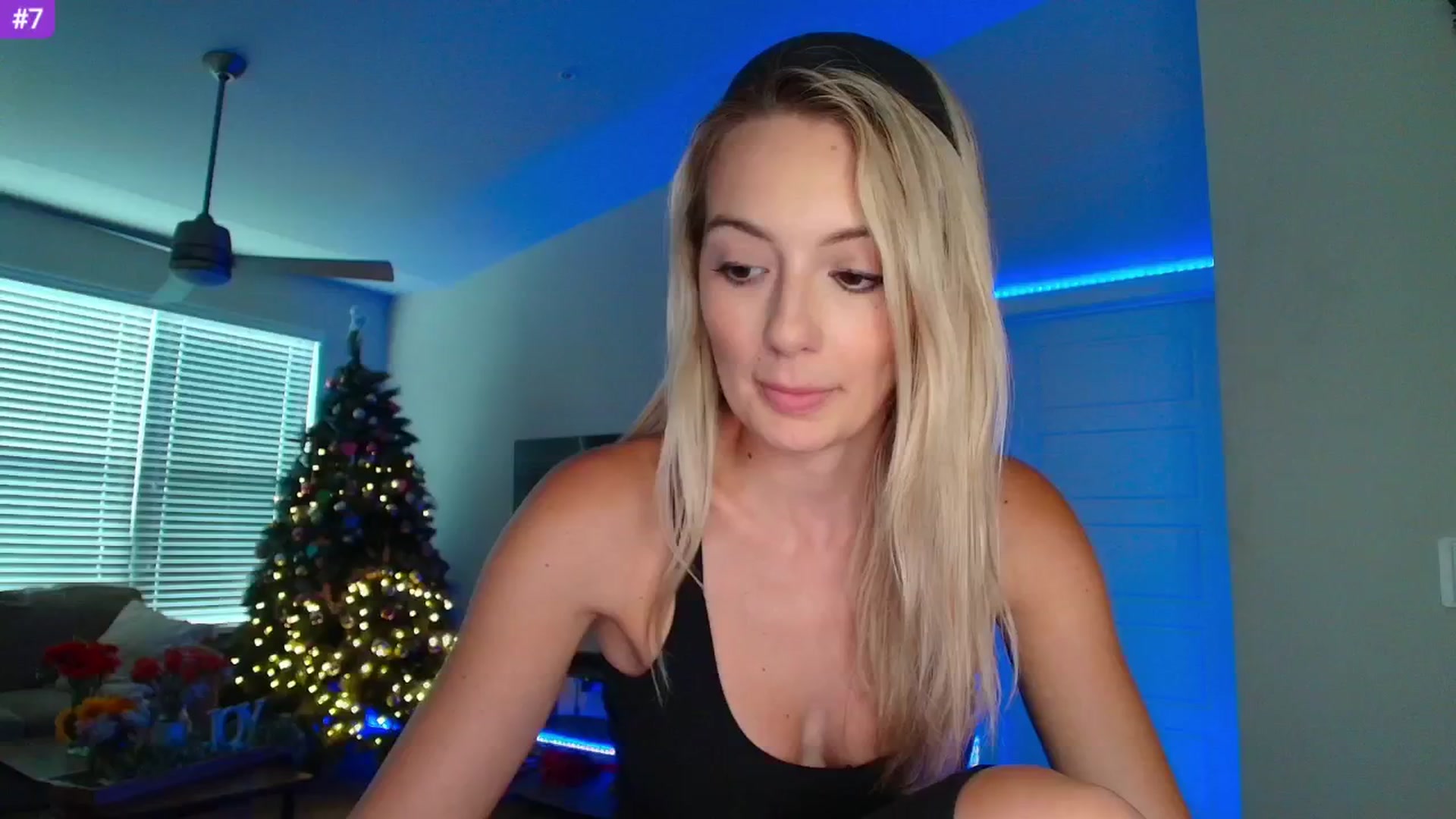 Gallery image thumbnail from Sammy_gray's myfreecams stream on, 05/29/2025, 01:50 image 1 of 20