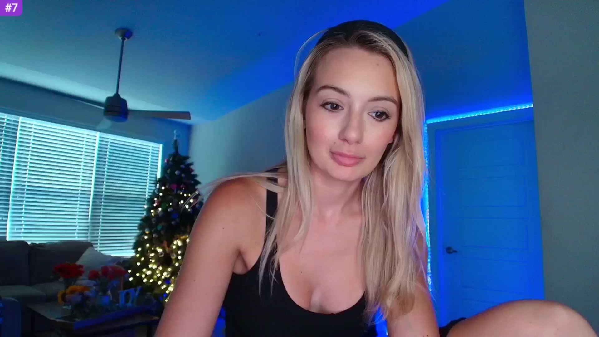 Gallery image thumbnail from Sammy_gray's myfreecams stream on, 05/29/2025, 01:50 image 4 of 20