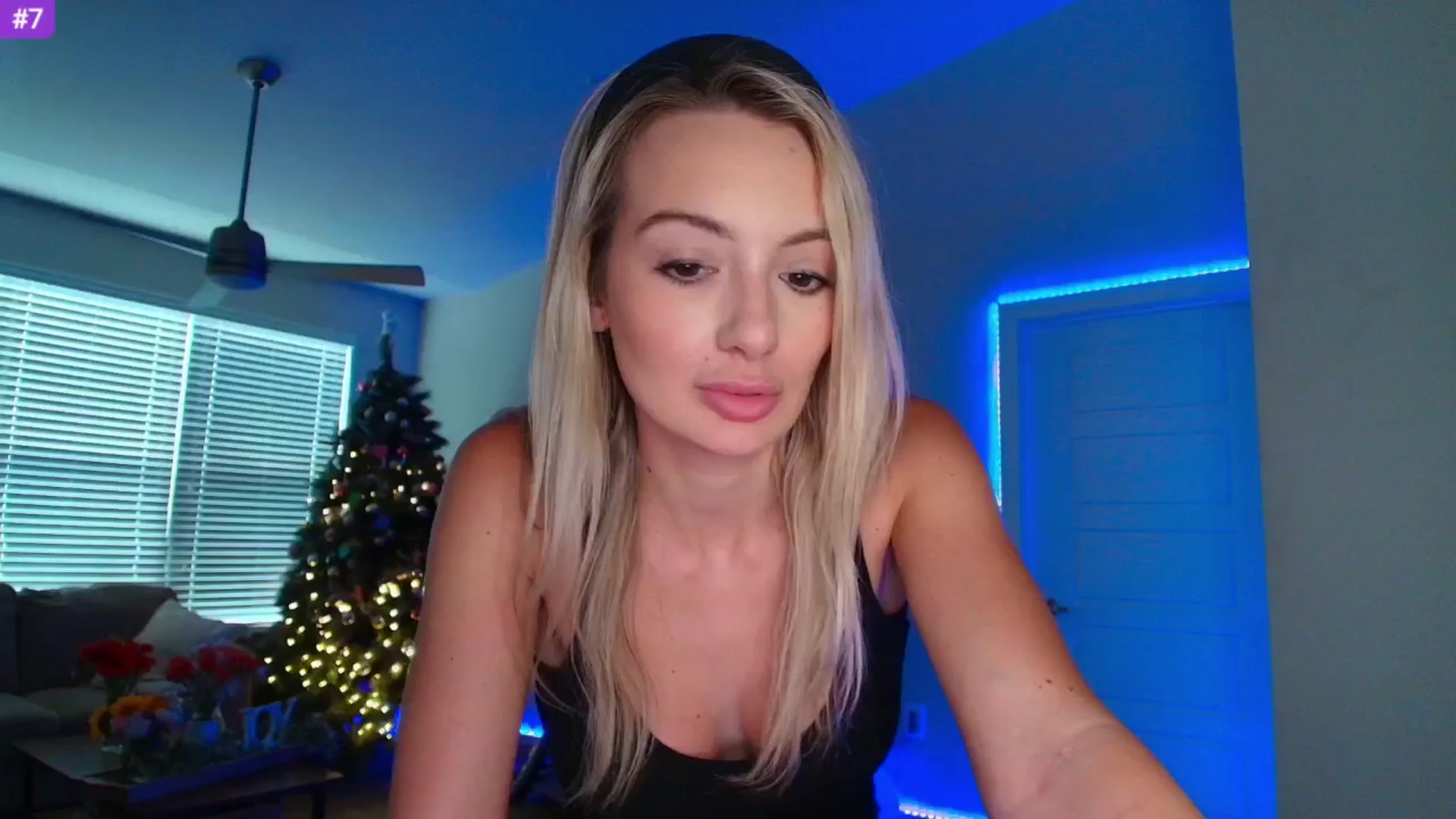 Gallery image thumbnail from Sammy_gray's myfreecams stream on, 05/29/2025, 01:50 image 3 of 20