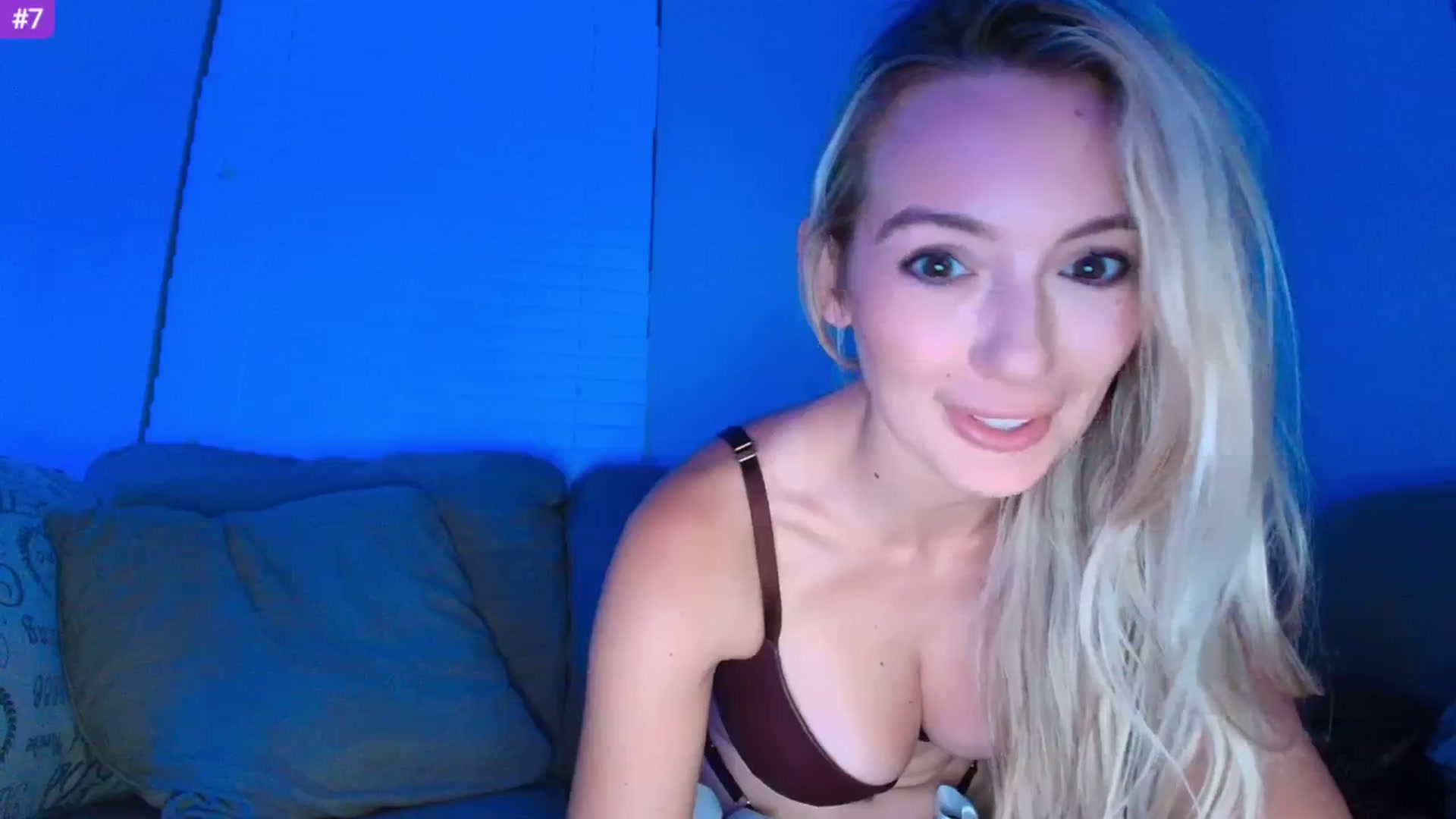 Gallery image thumbnail from Sammy_gray's myfreecams stream on, 05/29/2025, 04:44 image 19 of 20