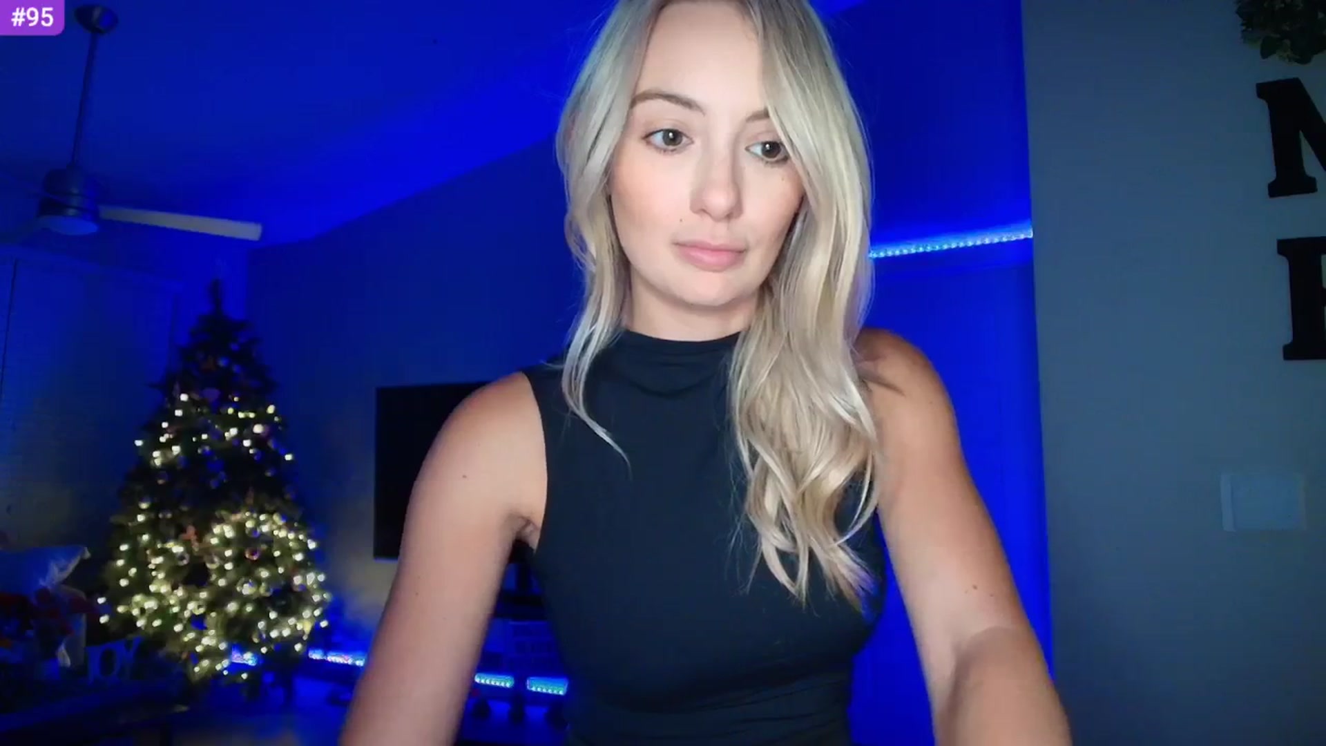Gallery image thumbnail from Sammy_gray's myfreecams stream on, 06/03/2025, 04:46 image 12 of 20