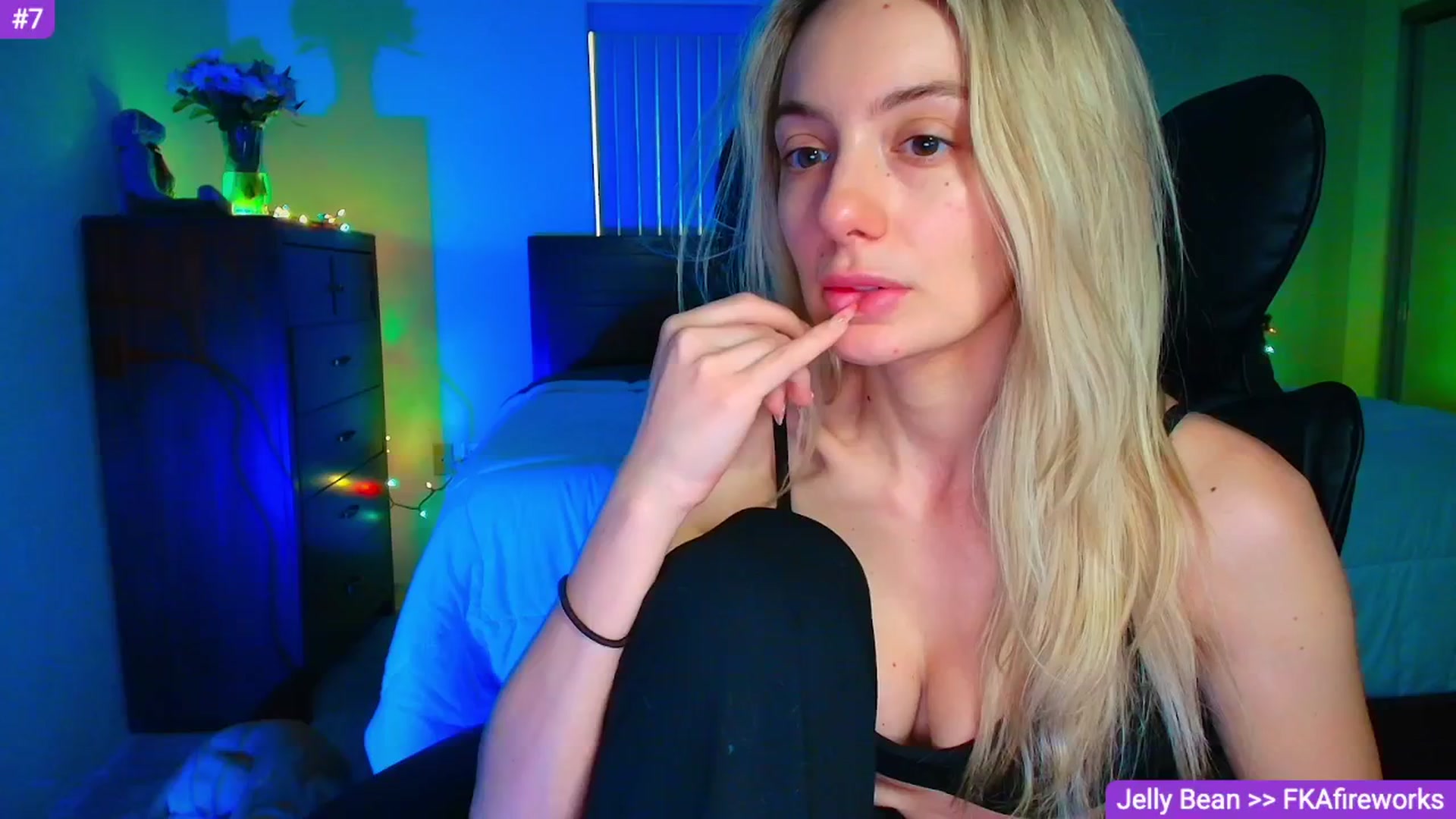 Gallery image thumbnail from Sammy_gray's myfreecams stream on, 04/18/2026, 18:27 image 5 of 20