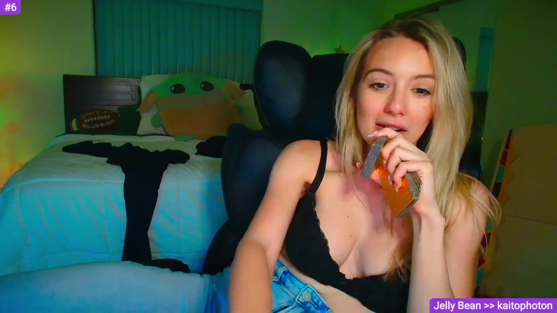 Gallery image thumbnail from Sammy_gray's myfreecams stream on, 04/24/2026, 07:10 image 19 of 20