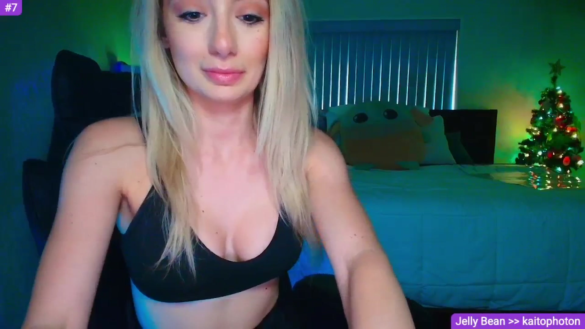 Gallery image thumbnail from Sammy_gray's myfreecams stream on, 04/25/2026, 24:53 image 12 of 20