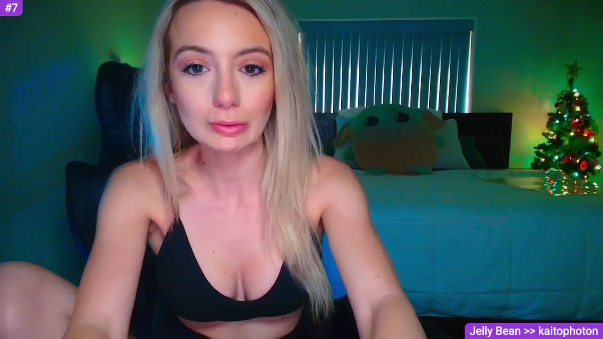 Gallery image thumbnail from Sammy_gray's myfreecams stream on, 04/25/2026, 24:53 image 9 of 20