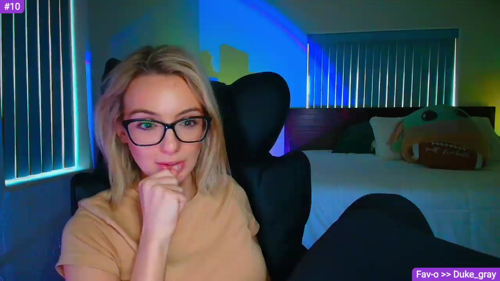 Gallery image thumbnail from Sammy_gray's myfreecams stream on, 05/27/2026, 02:17 image 8 of 20