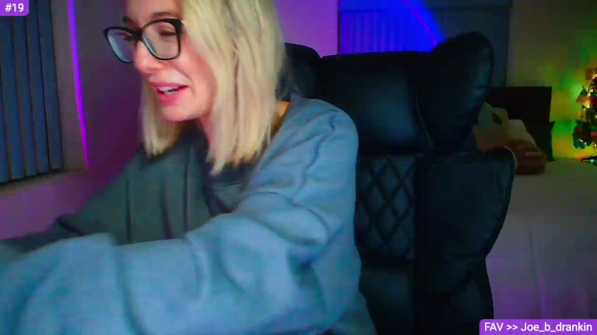 Gallery image thumbnail from Sammy_gray's myfreecams stream on, 08/25/2026, 03:27 image 16 of 20