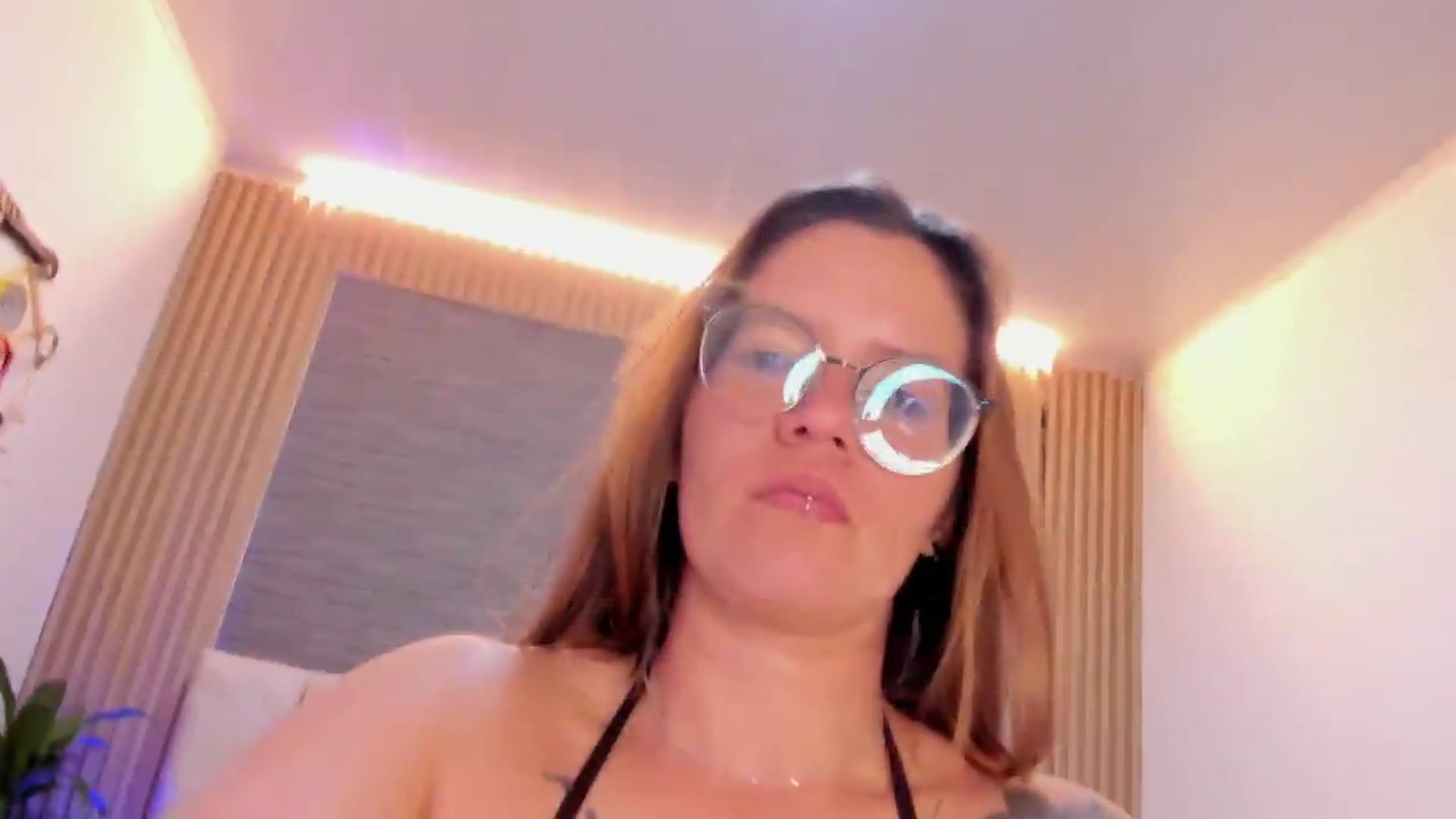 Gallery image thumbnail from Samyharper's myfreecams stream on, 05/17/2026, 01:36 image 12 of 20