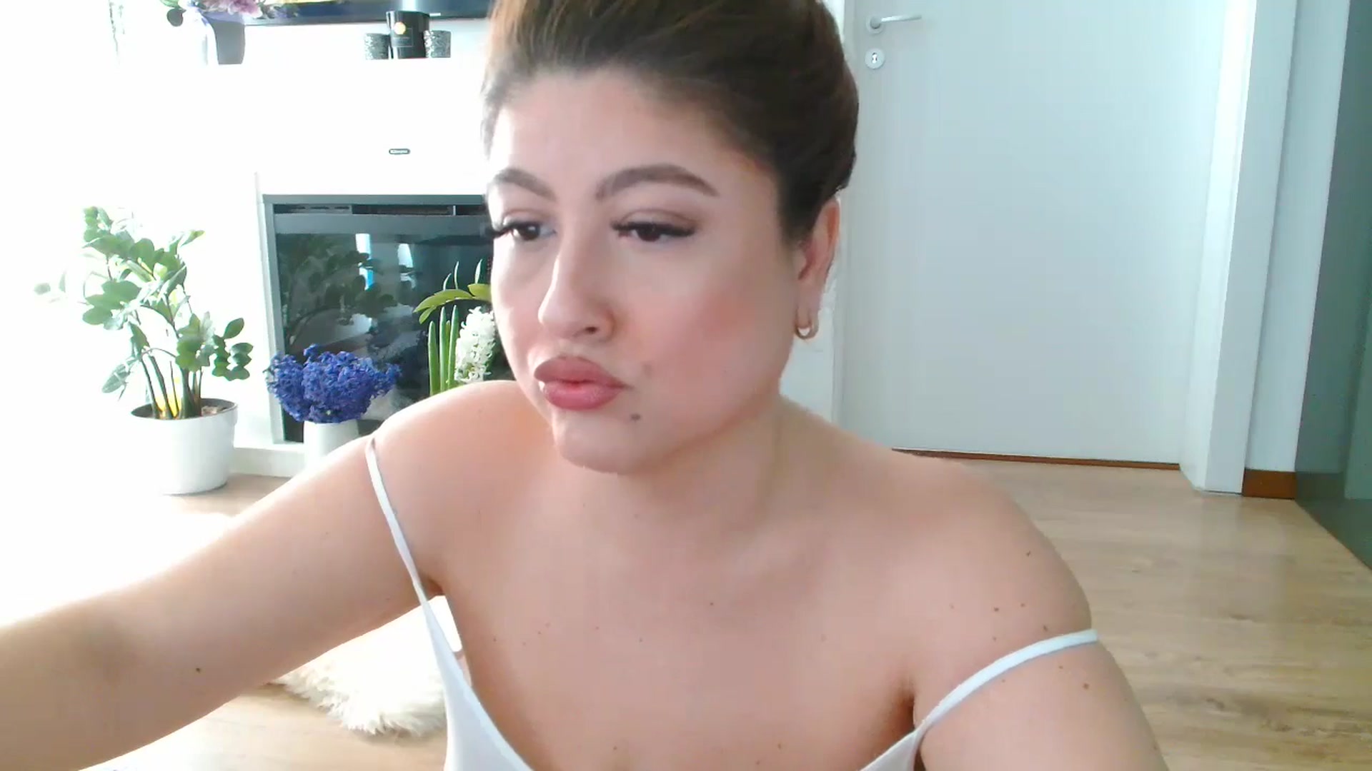 Gallery image thumbnail from SamyraX's myfreecams stream on, 03/06/2026, 17:01 image 2 of 20